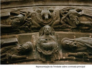 Representação da Trindade sobre a entrada principal
 