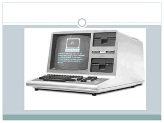 Com a aparição de imagens digitais, um software para manipulá-las era essencial1987: um doutorando da Universidade de Michigan fez um programa para mostrar – num Macintosh – foto em preto e brancoThomas e John Knoll deram o nome de Display, depois de ImagePro e depois, Photoshop