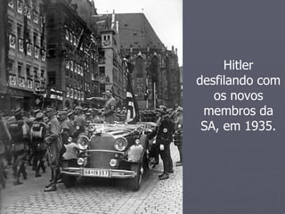 Hitler
desfilando com
   os novos
 membros da
 SA, em 1935.
 