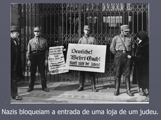 Nazis bloqueiam a entrada de uma loja de um judeu.
 