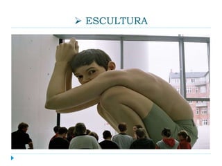  ESCULTURA
 É uma arte que representa imagens plásticas em
relevo total ou parcial usando a tridimensionalidade
do espaço. Os processos da arte em escultura
datam da Antiguidade e sofreram poucas variações
até o século XX. Estes processos podem ser
classificados segundo o material empregado: pedra,
metal, argila, gesso ou madeira (As madeiras
comumente utilizadas são o cedro e o mogno, por
serem fáceis de trabalhar e mais leves).
 