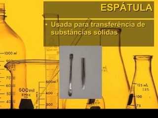 ESPÁTULA Usada para transferência de substâncias sólidas  
