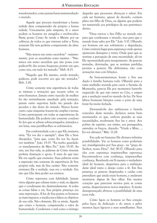 A Verdadeira Educação
transformador, como jamais havia testemunhado
o mundo.

daqueles que procurava abençoar e salvar. Em
cada ser humano, apesar de decaído, contemplava um filho de Deus, ou alguém que poderia
ser restaurado aos privilégios de seu parentesco
divino.

Aquele que procura transformar a humanidade deve compreender ele próprio a humanidade. Unicamente pela simpatia, fé e amor
podem os homens ser atingidos e enobrecidos.
Neste ponto Cristo Se revela o Mestre por excelência; de todos os que viveram sobre a Terra,
somente Ele tem perfeita compreensão da alma
humana.

“Deus enviou o Seu Filho ao mundo não
para que condenasse o mundo, mas para que o
mundo fosse salvo por Ele.” João 3:17. Olhando
aos homens em seu sofrimento e degradação,
Cristo entrevia lugar para esperança onde apenas
apareciam desespero e ruína. Onde quer que se
sentisse a percepção de uma necessidade, ali via
Ele oportunidade para reerguimento. As pessoas
tentadas, derrotadas, que se sentiam perdidas,
prontas a perecer, Ele defrontava, não com
acusações mas com bênçãos.

“Não temos um sumo sacerdote” - máximo
mestre, pois os sacerdotes eram mestres - “Não
temos um sumo sacerdote que não possa compadecer-Se das nossas fraquezas; porém um que,
como nós, em tudo foi tentado.” Heb. 4:15.

“Naquilo que Ele mesmo, sendo tentado,
As bem-aventuranças foram a Sua saupadeceu, pode socorrer aos que são tentados.”
dação à família humana toda. Olhando para a
Heb. 2:18.
vasta multidão reunida para ouvir o Sermão da
Cristo somente teve experiência de todas Montanha, parecia Ele por momentos haver-Se
as tristezas e tentações que recaem sobre os esquecido de que não estava no Céu, e empreseres humanos. Jamais outro nascido de mulher gou a saudação usual no mundo da luz. De Seus
foi tão terrivelmente assediado pela tentação; lábios brotaram bênçãos como o jorro de uma
jamais outro suportou fardo tão pesado dos fonte há muito fechada.
pecados e das dores do mundo. Nunca houve
Desviando-Se dos ambiciosos e bem-faoutro cujas simpatias fossem tão amplas e ternas.
Como participante em todas as experiências da vorecidos deste mundo, declarou serem bemhumanidade, Ele poderia não somente condoer- aventurados os que, embora grandes as suas
Se dos que se acham sobrecarregados, tentados e necessidades, recebessem Sua luz e amor. Aos
pobres de espírito, aos tristes, aos perseguidos,
em lutas, mas partilhar-lhes os sofrimentos.
estendeu os braços, dizendo: “Vinde a Mim, ...
Em conformidade com o que Ele ensinava, Eu vos aliviarei.” Mat. 11:28.
vivia. “Eu vos dei o exemplo”, disse Ele a Seus
Em cada ser humano Ele divisava infinitas
discípulos, “para que, como Eu vos fiz, façais
vós também.” João 13:15. “Eu tenho guardado possibilidades. Via os homens como poderiam
os mandamentos de Meu Pai.” João 15:10. As- ser, transfigurados por Sua graça - na “graça do
sim, em Sua vida, as palavras de Cristo tiveram Senhor, nosso Deus”. Sal. 90:17. Olhando para
perfeita ilustração e apoio. E mais do que isto: eles com esperança inspirava-lhes esperança.
Ele era aquilo que ensinava. Suas palavras eram Encontrando-os com confiança, inspirava-lhes
a expressão não somente da experiência de Sua confiança. Revelando em Si mesmo o verdadeiro
própria vida, mas de Seu caráter. Não somente ideal do homem, despertava para a realização
ensinava Ele a verdade, mas era a verdade. Era deste ideal tanto o desejo como a fé. Em Sua
presença as pessoas desprezadas e caídas comisto que Lhe dava poder aos ensinos.
preendiam que ainda eram homens, e anelavam
Cristo reprovava com fidelidade. Jamais mostrar-se dignas de Seu olhar. Em muitos
viveu alguém que odiasse tanto o mal; ou alguém corações que pareciam mortos para as coisas
que o condenasse tão destemidamente. A todas santas, despertavam-se novos impulsos. A muito
as coisas falsas e vis, Sua própria presença era desesperançado abriu-se a possibilidade de uma
uma reprovação. À luz de Sua pureza os homens nova vida.
se viam impuros, e medíocres e falsos os objetivos
Cristo ligou os homens ao Seu coração
de sua vida. Não obstante, Ele os atraía. Aquele
que criara o homem, compreendia o valor da pelos laços da dedicação e do amor; e pelos
humanidade. Condenava o mal como o inimigo mesmos laços ligou-os a seus semelhantes. Para
29

 