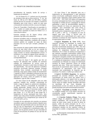 C-2. PROJETO DE CONEXÕES SOLDADAS AWS D1.1/D1.1M:2010
436
procedimentos de inspeção, tensão de serviço e
temperatura de ambiente.
(4) Os Grupos IV e V incluem aços de construção
de resistência mais alta na faixa acima de 75 ksi até
limite de 100 ksi [515 MPa até 690 MPa]. Cuidado
extremo deveria ser exercido com respeito a controle de
hidrogênio para evitar trinca e aporte de calor para
evitar perda de resistência devido a excesso de têmpera.
Classe de Tenacidade. Classificações de tenacidade A,
B e C podem ser usadas para cobrir vários graus de
caráter crítico mostrados na matriz da Tabela C-2.7, e
como descrito abaixo:
Estrutura primária (ou de fratura crítica) cobre
elementos cuja falha seria catastrófica.
Estrutura secundária cobre os elementos cuja falha não
levaria a colapso catastrófico, condições sob as quais a
estrutura poderia ser ocupada ou capaz de danos
principais fora do local (por exemplo, poluição), ou
ambos.
Para estruturas de espaço-quadro tubular redundantes, a
fratura de uma única cinta ou de sua conexão de
extremidade provavelmente não levaria a colapso sob
cargas normais ou mesmo moderadamente severas. A
resistência é no entanto de alguma forma reduzida, e o
risco de colapso sob extrema sobrecarga aumenta
correspondentemente.
(1) Aços de classe C são aqueles que têm um
histórico de aplicação bem sucedida em estruturas
soldadas em temperaturas de serviço acima de
congelamento, mas para os quais testes de impacto não
são especificados. Tais aços são aplicáveis a membros
estruturais envolvendo espessura limitada, formação
moderada, baixa restrição, concentração de tensão
moderada, carga quase estática (tempo de levantamento
1 segundo ou mais) e redundância estrutural tal que uma
fratura isolada n~so seria catastrófica. Exemplos de tais
aplicações são estacas, cintas em quadros de espaço
redundantes, vigas de chão e colunas.
(2) Aços Classe B são adequados para uso onde
espessura, trabalho frio, restrição, concentração de
tensão e carga de impacto ou ausência de redundância,
ou ambos, indicam a necessidade de tenacidade ao
entalhe aprimorada. Quando testes de impacto são
especificados, aços Classe B deveriam exibir energia
CVN de 15 ft.lb [20 J] para Grupo I, 25 ft.lb [34 J]
para Grupo II, e 35 ft·lb [48 J] para Grupo III, à
temperatura de serviço antecipada mais baixa. Aços
listados aqui como Classe B podem geralmente atender
esses requisitos CVN a temperaturas que variam de 50º
F a 32º F [10º'C a 0º C].
Exemplos de tais aplicações são conexões em estrutura
secundária e apoio em estrutura primária. Quando testes
de impacto são especificados para aços de Classe B, um
teste de lote de aquecimento em conformidade com
ASTM A 673, Frequência H, é normalmente usado. No
entanto, não há garantia positiva de que tenacidade de
Classe B será presente em pedaços de aço que não são
testados.
(3) Aços Classe C são adequados para uso a
temperaturas de subcongelamento e para aplicações
críticas envolvendo combinações adversas dos fatores
citados acima. Aplicações críticas podem garantir teste
CVN a 36ºF – 54ºF [20ºC-30º] abaixo da temperatura
de serviço antecipada mais baixa. Essa margem extra de
tenacidade ao entalhe previne a propagação de fraturas
quebradiças a partir de descontinuidades grandes, e
fornece detenção de trincas em espessuras de várias
polegadas. Aços enumerados aqui como Classe A
podem geralmente atender esses requisitos CVN
declarados acima a temperaturas que variam de -4º F a -
40º F [-20ºC a -40º C]. A frequência de teste de
impacto para aços Classe A deveria estar em
conformidade com a especificação sob a qual o aço é
ordenado; na ausência de outros requisitos, teste de lote
de aquecimento pode ser usado.
C-2.27.2.1 Requisitos de Teste CVN. Esses
requisitos mínimos de tenacidade ao entalhe para
membros de tensão de seção pesada seguem as
provisões recentemente propostas por AISC. Eles têm
base em uma extensão considerável nos fenômenos de
mudança de temperatura descritos por Barsom
(Referência 16). O efeito de mudança de temperatura é
que materiais carregados estaticamente exibem níveis
similares de ductilidade como espécimes de teste CVN
ciclicamente carregados testados uma temperatura mais
alta. Para aços de resistência mais alta, Grupos III, IV e
V, a mudança de temperatura é menos efetiva, também
considerações de liberação de energia de deformação
mecânica de fratura sugeririam valores de energia
requerida mais altos. Testar aços laminados em uma
base de lote de aquecimento deixa exposto a variações
consideráveis no aquecimento, com testes CVN
mostrando mais propriedades de dispersão que de
resistência. No entanto, é melhor que nenhum teste.
C-2.27.2.2 ÚLTIMOS Requisitos. Os membros
principais em conexões tubulares estão sujeitos a
concentrações de tensão locais que podem levar a
deformações plásticas e de ruptura local na carga de
projeto. Durante o tempo de serviço, carga cíclica pode
iniciar trincas de fadiga, fazendo demandas adicionais
na ductilidade do aço. Essas demandas são
particularmente severas em metais de junta de parede
pesada projetados para puncionamentopuncionamento.
C-2.27.2.3 Tenacidade ao Entalhe Alterna-tiva.
As condições listadas em (1)-(4) abaixo deveriam ser
consideradas quando especificando requisitos de
tenacidade ao entalhe.
(1) Conexões Embaixo D'água. Para partes
embaixo d'água de plataformas marítimas do tipo
modelo redundantes, API recomenda que aço para
metais de junta (como metais de junta de perna de
jaqueta, cordas em juntas principais em X e K e
membros conectados em conexões projetadas como
sobrepostas) atendem um dos seguintes critérios de
tenacidade ao entalhe a temperaturas dadas na Tabela
C-2.8.
(a) Desempenho ininterrupto de Teste de Queda
de Peso NRL. (preferido)
 