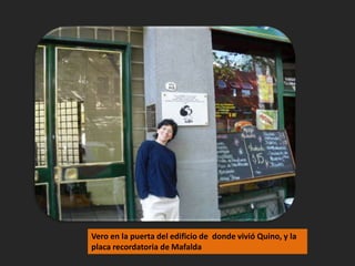 Vero en la puerta del edificio de  donde vivió Quino, y la placa recordatoria de Mafalda