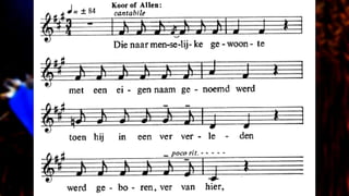 Die naar menselijke gewoonte met een eigen naam genoemd werd
toen Hij in een ver verleden werd geboren ver van hier,
(al.) Die genoemd werd: Jesjoe, Jezus zoon van David en Basteba
zoon van Ruth en zoon van Boaz, zoon van Juda en van Tamar,
zoon van Adam, zoon van mensen, die ook zoon van God genoemd wordt,
heiland, visioen van vrede, licht der wereld, weg ten leven,
levend brood en ware wijnstok, die, geliefd en onbegrepen,
werd bewaard in taal en teken als een eeuwenoud geheim,
als een wachtwoord doorgegeven, als een vreemd vertrouwd verhaal,
die een naam in mijn geheugen, die de stem van mijn geweten,
die mijn waarheid is geworden: Hem gedenk ik hier en noem ik
als een dode die niet dood is, als een levende geliefde
die gekozen heeft te leven voor de armsten van de armen,
helpman reisgenoot en broeder van de allerminste mensen.
die ten dage dat Hij rondging door de dorpen van zijn landstreek
mensen aantrok en bezielde hen verzoende met elkaar
die niet steil en ongenaakbaar niet hooghartig als een heerser
maar in knechtsgestalte leefde die zijn leven voor zijn vrienden
(vz.) prijsgaf, door een vriend verraden,
die getergd tot op het kruis, voor zijn vijand heeft gebeden
die van God en mens verlaten is gestorven als een slaaf.
(...) [consecratie]
(al.) die gestrooid is in de akker, als het kleinste van de zaden,
die daar wacht een lange winter in de stilte van de dood
die als graan geoogst zal worden, die als brood gedeeld wil worden
om in mensen, mens te worden die verborgen in zijn God
onze vrede is geworden, onze ziel tot rust gekomen
die ons groet vanuit zijn verte die ons aankijkt van dichtbij
als een kind, een vriend, een ander, Hem gedenk ik hier en noem ik
en beveel Hem bij je aan als een levende geliefde
(vz.) als de mens die naast je is.
 