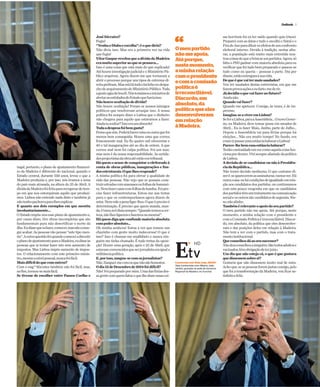 Outlook 3Sexta-feira, 6 de Fevereiro 2015
tugal, portanto, o plano de ajustamento financei-
ro da Madeira é diferente do nacional, quando o
Estado central, durante 550 anos, levou o que a
Madeira produziu e, por isso, nós éramos a zona
do país mais atrasada, na altura do 25 de Abril. A
dívidadaMadeirafoifeitapararecuperardotem-
po em que nos extorquiram aquilo que produzi-
mos. Lisboa não entende nada disto e também já
nãotenhopachorraparalhesexplicar.
E quanto aos dois exemplos em que mentiu
involuntariamente…
OEstadoimpôs-nosesseplanodeajustamentoe,
por causa disso, tive obras incompletas que são
fundamentais para não desertificar o norte da
ilha.Eudissequeiafazer,comecei,masnãoconse-
gui acabar. As pessoas vão pensar “este tipo men-
tiu”.Aoutraquestãofoiquandocomeceiadiscutir
oplanodeajustamentoparaaMadeira,eudisseàs
pessoas que ia tentar fazer isto sem aumento de
impostos. Mas Lisboa impôs aumento de impos-
tos. O relacionamento com este primeiro-minis-
tro,mesmoanívelpessoal,nuncafoifácil.
Maisdifícildoquecomoutros?
Com o eng.º Sócrates também não foi fácil, mas,
nofim,tornou-semaisfácil.
Se tivesse de escolher entre Passos Coelho e
Omeupartido
nãomeapoia.
Atéporque,
nestemomento,
aminharelação
comopresidente
ecomacomissão
políticaé
irreconciliável.
Discordo,em
absoluto,da
políticaqueeles
desenvolveram
emrelação
àMadeira.
“
sas horríveis foi eu ter saído quando quis (risos).
Preparei com as datas e tudo e escolhi o Natal e o
FimdeAnoparadiluirosefeitosdeumconfronto
eleitoral interno. Devido à tradição, nestas altu-
ras, a população está muito mais entretida nou-
trascoisasdoqueabrincaraospartidos.Agora,só
falta o PSD ganhar com maioria absoluta para eu
verificar que foi tudo bem preparado e passou-se
tudo como eu queria – pessoas à parte. Daí por
diante,estãoentreguesàsuavida.
Dequeéquevaitermaissaudades?
Vou ter saudades destas entrevistas, em que me
fazemprovocaçõeseeufarto-mederir.
Jádecidiuoquevaifazernofuturo?
Aindanão.
Quandovaifazer?
Quando me apetecer. Comigo, às vezes, é de im-
proviso.
Imagina-seaviveremLisboa?
SeforaLisboa,paraaAssembleia…OnovoGover-
no, na Madeira, deve tomar posse em meados de
Abril… Eu ia fazer Maio, Junho, parte de Julho…
Depois a Assembleia vai para férias porque há
eleições… Não era muito tempo! No fundo, era
comoirpassarumaestânciabalnearaLisboa!
Parece-lhebemessaestânciabalnear?
Tenhocuriosidadeemvercomoaquelacoisafun-
cionapordentro.Vivisempreafastadodapolítica
deLisboa.
AdecisãodesecandidatarounãoàPresidên-
ciadaRepública…
Não tomei decisão nenhuma. O que costumo di-
zeré:seapareceremasassinaturas,vamosver.Há
outracoisa:ouhácondiçõesdeigualdadeemrela-
ção aos candidatos dos partidos, ou continuamos
com esta pouca vergonha em que os candidatos
dospartidostêmumtratamentonacomunicação
socialeosoutrossãocandidatosdesegunda.Nis-
so,nãoalinho.
Tambémérelevanteoapoiodoseupartido?
O meu partido não me apoia. Até porque, neste
momento, a minha relação com o presidente e
comaComissãoPolíticaéirreconciliável.Discor-
do, em absoluto, da política que eles desenvolve-
ram e das posições deles em relação à Madeira.
Não tem a ver com o partido, mas com o trata-
mentoinstitucional.
Queconselhosdáaoseusucessor?
Nãodouconselhosaninguém.Sãotodosadultose
vacinados,têmobrigaçãodeterjuízo.
Um dia que não esteja cá, o que é que gostava
quedissessemsobresi?
Gostaria que não dissessem muito mal de mim.
Achoque,seaspessoasforemjustascomigo,pelo
que foi a transformação da Madeira, vou ficar sa-
tisfeitoefeliz.
JoséSócrates?
Fugia!
“VenhaoDiaboeescolha”:éoquediria?
Não diria isso. Mas era a primeira vez na vida
quefugia!
VítorGasparrevelouqueadívidadaMadeira
eramuitosuperioraoquesepensava…
Isso é uma coisa que está mais do que explicada!
AtéhouveinvestigaçãojudicialeoMinistérioPú-
blico arquivou. Agora dizem-me que tornaram a
abrir o processo porque uns tipos de extrema-di-
reitapediram.Masestálátudoclarinhonodespa-
chodearquivamentodoMinistérioPúblico.Toda
agenteagiudeboafé.Nóstomámosainiciativade
alertarasentidadesdoEstadoquehaviaisso.
Nãohouveocultaçãodedívida?
Não houve ocultação! Foram os nossos inimigos
políticos que resolveram arranjar isso. A nossa
política foi sempre dizer a Lisboa que o dinheiro
não chegava para aquilo que estávamos a fazer.
Aindaiaocultar?Issoeraumabsurdo!
Todaadespesafoibemgasta?
Pensoquesim.Poderáhaverumaououtraquefoi
menos bem conseguida. Houve uma que correu
francamente mal. Eu fiz quatro mil oitocentas e
40 e tal inaugurações até ao dia de ontem. A que
correu mal nem foi culpa política. Foi um azar,
mas nem é da nossa responsabilidade. As entida-
desprojectistasdaobraatéestãoemtribunal.
Há quem o acuse de conquistar o eleitorado à
conta de obras públicas, inaugurações e fun-
dosestruturais.Oquelhesresponde?
A minha política foi para elevar a qualidade de
vida das pessoas. Não vejo que se possam cons-
truirestradascomananasesoufolhasdebananei-
ra.Nemfazercasascomfolhasdebambu.Foipre-
ciso fazer infraestruturas. Estou-me nas tintas
para o que os contemporâneos agora dizem de
mim.Nemvaleapenaligar-lhes.Oqueéprecisoé
determinação. É preciso que quem manda, man-
da.Omeuavôdiziasempre:“Quandotemosacer-
teza,nãolhesligamosefazemosnamesma!”.
Háquemdigaqueconfundemaioriaabsoluta
compoderabsoluto…
Oh minha senhora! Estou a ver que tomou um
chazinho com gente muito indecorosa! O que é
isso? Isso é chamar-me analfabeto e nunca nin-
guém me tinha chamado. É tudo tretas da oposi-
ção! Houve uma geração, após o 25 de Abril, que
estavamconvencidosqueserjornalistaeraiguala
militânciapolítica.
E,porisso,zangou-secomosjornalistas?
Não.Zanguei-mecomosquenãosãohonestos.
Odia12deDezembrode2014foidifícil?
Não!Foipreparadopormim.Umadasfúriasdes-
sagentecomquemfalouequelhedisseessascoi-
Conversas com Vida, hoje, 22h00
Veja a entrevista com Alberto João
Jardim, gravada na sede do Governo
Regional da Madeira, no Funchal.
HD
 