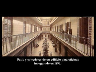 Patio y corredores de un edificio para oficinas inaugurado en 1899.  