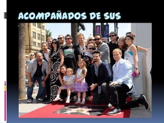 ACOMPAÑADOS DE SUS
FAMILIAS