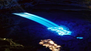 Chapada Diamantina
 É uma região composta por rochas sedimentares que se depositaram entre 1,7
e 0,7 bilhões de anos atrás. Sua vegetação predominante é conhecida como
campo rupestre, que em geral é mais rasteira, porém é considerada um dos
ecossistemas mais ricos do mundo, comparável à Mata Atlântica e à região do
Cabo na África do Sul.
 