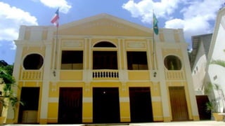 Nazaré
 Localizada à 239 km de Salvador;
 Recebe muitos visitantes na época de Páscoa;
 Feira de Caxixis;
 Conhecida como Nazaré das Farinhas;
 O craque de futebol Vampeta presenteou a comunidade com a recuperação do
Cinema Rio Branco, uma joia arquitetônica.
 