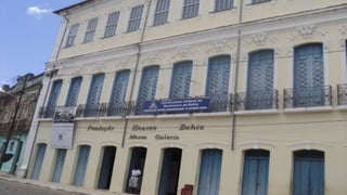 São Félix 
 Localizada à 109 km de Salvador; 
 Igreja Matriz de Deus Menino; 
 Fábrica de charutos Dannenmann, que oferece um centro cultural (Casa de 
Cultura Américo Simas); 
 Fundação Hansen, com obras do alemão xilógrafo Karl Heinz Hansen. 
 