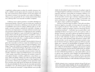 2641 MIKHAIL BAKHTIN
o significado cotidiano apenas no plano do conteudo romanesco, inte-
gram a realidade concreta apenas atraves do conjunto do romance, ou
seja, como acontecimento artfstico-literario e nao da vida cotidiana. No
seu conjunto o romance e urn enunciado, como a replica do dialogo co-
tidiano ou uma carta privada (de tern a mesma natureza dessas duas),
mas a diferen<;:a deles e urn enunciado secundario (complexo).
A diferen<;:a entre OS generos primario e secundario (ideologicos) e
extremamente grande e essencial, e e por isso mesmo que a natureza do
enunciado deve ser descoberta e definida por meio da analise de ambas
as modalidades; apenas sob essa condi<;:ao a defini<;:ao pode vir a ser ade-
quada a natureza complexa e profunda do enunciado (e abranger as
suas facetas mais importantes); a orienta<;:ao unilateral centrada nos ge-
neros primarios redunda fatalmente na vulgarizas:ao de todo o problema
(o behaviorismo lingiifstico eo grau extremado de tal vulgarizas:ao). A
propria rela<;:ao mutua dos generos primarios e secundarios e o proces-
so de forma<;:ao historica dos ultimos lans:am luz sobre a natureza do
enunciado (e antes de tudo sobre o complexo problema da rela<;:ao de
reciprocidade entre linguagem e ideologia).
0 estudo da natureza do enunciado e da diversidade de formas de
genero dos enunciados nos diversos campos da atividade humana e de
enorme importancia para quase todos os campos da lingiifstica e da fi-
lologia. Porque todo trabalho de investiga<;:ao de urn materiallingiifsti-
co concreto - seja de historia da lingua, de gramatica normativa, de con-
fec<;:ao de toda especie de dicionarios ou de estilistica da lingua, etc. -
opera inevitavelmente com enunciados concretos (escritos e orais) rela-
cionados a diferentes campos da atividade humana e da comunica<;:ao
- anais, tratados, textos de leis, documentos de escritorio e outros, di-
versos generos literarios, cientfficos, publidsticos, cartas oficiais e co-
muns, replicas do dialogo cotidiano (em todas as suas diversas modali-
dades), etc. de onde os pesquisadores haurem os fatos lingiifsticos de
que necessitam. Achamos que em qualquer corrente especial de estudo
faz-se necessaria uma no<;:ao precisa da natureza do enunciado em ge-
ral e das particularidades dos diversos tipos de enunciados (primarios e
secundarios), isto e, dos diversos generos do discurso. 0 desconheci-
mento da natureza do enunciado e a rela<;:ao diferente com as peculia-
ESTETICA DA CRIAc;:Ao VERBAL I 265
ridades das diversidades de genero do discurso em qualquer campo da
_investiga<;:ao lingiifstica redundam em formalismo e em uma abstra<;:ao
exagerada, deformam a historicidade d~ investiga<;:ao, debilitam as re-
la<;:6es da lingua com a vida. Ora, a lingua passa a integrar a vida atra-
ves de enunciados concretos (que a realizam); e igualmente atraves de
enunciados concretos que a vida entra na lingua. 0 enunciado e urn
nucleo problematico de importancia excepcional. Examinemos nesse
corte alguns campos e problemas da lingiifstica.
Tratemos em primeiro lugar da estilfstica. Todo estilo esra indisso-
luvelmente ligado ao enunciado e as formas tfpicas de enunciados, ou
seja, aos generos do discurso. Todo enunciado - oral e escrito, primario
e secundario e tambem em qualquer campo da comunica<;:ao discursi-
va (rietchevoie obschenie)* - e individual e por isso pode refletir a indi-
vidualidade do falante (ou de quem escreve), isto e, pode ter estilo in-
dividual. Entretanto, nem todos OS generos sao igualmente propkios a
tal reflexo da individualidade do falante na linguagem do enunciado,
ou seja, ao estilo individual. Os generos mais favoraveis da literatura
de fic<;:ao: aqui o estilo individual integra diretamente o proprio ediff-
cio do enunciado, e urn de seus objetivos principais (contudo, no am-
bito da literatura de fic<;:ao OS diferentes generos sao diferentes possibi-
lidades para a expressao da individualidade da linguagem atraves de
diferentes aspectos da individualidade). As condi<;:6es menos propfcias
para o reflexo da individualidade na linguagem estao presentes naqueles
generos do discurso que requerem uma forma padronizada, por exemplo,
em muitas modalidades de documentos oficiais, de ordens militares,
nos sinais verbalizados da produ<;:ao, etc. Aqui podem refletir-se nao so
os aspectos mais superficiais, quase biologicos da individualidade (e
ainda assim predominantemente na realiza<;:ao oral dos enunciados
desses tipos padronizados). Na imensa maioria dos generos discursivos
(exceto nos artfstico-literarios), o estilo individual nao faz parte do plano
...
* Obschenie, substantivo neutro, ecomunica~ao, rietchev6ie ederiva~ao de rietch, que e
discurso, fala, em alguns aspectos linguagem, mas aqui, na acep~ao ba:khtiniana, e
discurso, dai traduzirmos rietchev6i como "discursivo" e rietchev6ie obschen(e como co-
munica~ao discursiva, porque eesse o sentido do pensamento de Bakhtin. (N. doT.)
 