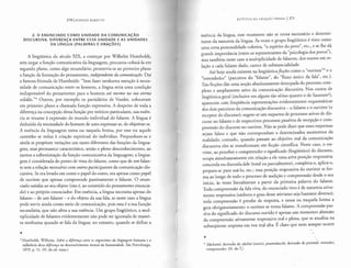 270 IM IKHAIL BAKH TI N
2. 0 ENUNC IADO COMO UNIDADE DA COMUNICAc;:AO
DISCURSIVA. DIFERENc;:A ENTRE ESSA UNIDADE E AS UNIDADES
DA LfNGUA (PALAVRAS E ORAc;:OES)
A lingiiistica do seculo XIX, a come<;:ar por Wilhelm Humboldt,
sem negar a fun<;:ao comunicativa da linguagem, procurou colod-la em
segundo plano, como algo secundario; promovia-se ao primeiro plano
a fun<;:iio da forma<;:iio do pensamento, independente da comunicaflio. Daf
a famosa formula de Humboldt: "Sem fazer nenhuma men<;:ao a neces-
sidade de comunica<;:ao entre os homens, a lingua seria uma condi<;:ao
indispensavel do pensamento para o homem ate mesmo na sua eterna
solidiio."* Outros, por exemplo os partidarios de Vossler, colocavam
em primeiro plano a chamada fun<;:ao expressiva. A despeito de toda a
diferen<;:a na concep<;:ao dessa fun<;:ao por teoricos particulares, sua essen-
cia se resume a expressao do mundo individual do falante. A lingua e
deduzida da necessidade do homem de auto-expressar-se, de objetivar-se.
A essencia da linguagem nessa ou naquela forma, por esse ou aquele
caminho se reduz a cria<;:ao espiritual do individuo. Propunham-se e
ainda se prop6em varia<;:6es urn tanto diferentes das fun<;:6es da lingua-
gem, mas permanece caracteristico, senao o pleno desconhecimento, ao
menos a subestima<;:aoda fun<;:ao comunicativa da linguagem; a lingua-
gem e considerada do ponto de vista do falante, como que de um falan-
te sem a rela<;:ao necessdria com outros participantes da comunica<;:ao dis-
cursiva. Se era levado em conta o papel do outro, era apenas como papel
de ouvinte que apenas compreende passivamente o falante. 0 enun-
ciado satisfaz ao seu objeto (isto e, ao conteudo do pensamento enuncia-
do) e ao proprio enunciador. Em essencia, a lingua necessita apenas do
falante - de urn falante - e do objeto da sua fala, se neste caso a lingua
pode servir ainda como meio de comunica<;:ao, pois essa e a sua fun<;:ao
secundaria,.que nao afeta a sua essencia. Urn grupo lingiiistico, a mul-
tiplicidade de falantes evidentemente nao pode ser ignorada de manei-
ra nenhuma quando se fala da lingua; no entanto, quando se define a
"
* Humboldt, W ilhelm. Sobre a diftrenra entre os organismos da linguagem humana e a
influencia dessa diferenra no desenvolvimento mental da humanidade. Sao Petersburgo,
1859, p. 51. (N. da ed. russa.)
ESTETICA DA CRIA<;:AO VER BAL I 271
essencia da lingua, esse momento nao se torna necessaria e determic
nante da natureza da lingua. As vezes o grupo lingiifstico e visto como
uma certa personalidade coleriva, "o espirito do povo", etc., e se lhe da
grande importancia (entre os representantes da "psicologia dos povos"),
mas tambem neste caso a multiplicidade de falantes, dos outros em re-
la<;:ao a cada falante dado, carece de substancialidade.
Ate hoje ainda existem na lingiifsticaficfoes como o "ouvinte"* eo
"entendedor" (parceiros do "falante", do "fluxo unico da fala'', etc.).
Tais fic<;:6es dao uma no<;:ao absolutamente deturpada do processo com-
plexo e amplamente ativo da comunica<;:ao discursiva. Nos cursos de
lingiiistica geral (inclusive em alguns tao serios quanto ode Saussure
4
),
aparecem com freqiiencia representa<;:6es evidentemente esquematicas
dos dois parceiros da comunica<;:ao discursiva - o falante eo ouvinte (o
receptor do discurso); sugere-se urn esquema de processos ativos de dis-
curso no falante e de respectivos processos passivos de recep<;:ao e com-
preensao do discurso no ouvinte._
Nao se pode dizer que esses esquemas
sejam falsos e que nao correspondam a determinados momentos da
realidade; contudo, quando passam ao objetivo real da comunica<;:ao
discursiva eles se transformam em fic<;:ao cientffica. Neste caso, o ou-
vinte, ao perceber e compreender o significado (lingiiistico) do discurso,
ocupa simultaneamente em rela<;:ao a ele uma ativa posi<;:ao responsiva:
concorda ou discorda dele (total ou parcialmente), completa-o, aplica-o,
prepara-se para usa-lo, etc.; essa posi<;:ao responsiva do ouvinte se for-
ma ao Iongo de todo o processo de audi<;:ao e compreensao desde o seu
infcio, as vezes literalmente a partir da primeira palavra do falante.
Toda compreensao da fala viva, do enunciado vivo e de natureza ativa-
mente responsiva (embora o grau desse ativismo seja bastante diverso);
toda compreensao e prenhe de resposta, e nessa ou naquela forma a
gera obrigatoriamente: o ouvinte se torna falante. A compreensao pas-
siva do significado do discurso ouvido e apenas urn momento abstrato
da compreensao ativamente responsiva real e plena, que se atualiza na
subseqiiente resposta em voz real alta. Eclaro que nem sempre ocorre
"
* 5/Uchatiel, derivado de sluchat (ouvir); ponimdiuschi, derivado de ponimtit, enrender,
compreender. (N. doT.)
 
