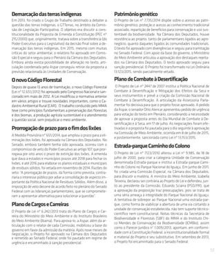 53
Demarcaçãodasterrasindígenas
Em 2013, foi criado o Grupo de Trabalho destinado a debater a
questão das terras indígenas, o GTTerras, no âmbito da Comis-
são de Legislação Participativa. O objetivo era discutir a cons-
titucionalidade da Proposta de Emenda à Constituição (PEC nº
215/2000) que, originalmente, tratava sobre a transferência (do
Poder Executivo para o Legislativo) da decisão final sobre a de-
marcação das terras indígenas. Em 2015, mesmo com muitas
críticas do setor ambiental, o relatório foi aprovado em Comis-
são Especial e seguiu para o Plenário da Câmara dos Deputados.
Embora ainda exista possibilidade de alteração no texto, arti-
culação coordenada pela Aspar conseguiu retirar da proposta a
previsão relacionada às Unidades de Conservação.
OnovoCódigoFlorestal
Depois de quase 13 anos de tramitação, o novo Código Florestal
(Lei nº 12.651/2012) foi aprovado pelo Congresso Nacional e san-
cionado em maio de 2012. A Lei modificou a normativa anterior
em vários artigos e trouxe novidades importantes, como o Ca-
dastro Ambiental Rural (CAR). O trabalho conduzido pelo MMA
teve como princípios fundamentais a preservação das florestas
e dos biomas, a produção agrícola sustentável e o atendimento
à questão social, sem prejudicar o meio ambiente.
Prorrogaçãodeprazoparaofimdoslixões
A Medida Provisória nº 651/2014, que ampliou o prazo para a eli-
minação dos lixões, foi aprovada na Câmara dos Deputados. No
Senado, embora também tenha sido aprovada, ocorreu com o
compromissodevetodoPoderExecutivoaoartigo107,quepror-
rogava por oito anos o prazo de extinção dos lixões. A emenda
que dava a estados e municípios prazos até 2018 para fechar os
lixões, e até 2016 para elaborar os planos estaduais e municipais
deresíduossólidos,foivetadaemnovembrode2014.Razõesdo
veto: “A prorrogação de prazos, da forma como prevista, contra-
riaria o interesse público por adiar a consolidação de aspecto im-
portante da Política Nacional de Resíduos Sólidos. Além disso, a
imposiçãodevetodecorredeacordofeitonoplenáriodoSenado
Federal com as lideranças parlamentares, que se compromete-
ram a apresentar alternativa para solucionar a questão”.
PlanodeCargoseCarreiras
O Projeto de Lei nº 6.242/2013 trata do Plano de Cargos e Car-
reira do Ministério do Meio Ambiente e do Instituto Brasileiro
do Meio Ambiente (Ibama). Para aprova-lo, a Aspar, além da ar-
ticulação com o relator de cada Comissão, mobilizou a base do
governo em favor da admissão da matéria. Após nove meses de
negociação, o Projeto foi aprovado na Câmara dos Deputados
e remetido ao Senado Federal, onde foi pautado em regime de
urgência e encaminhado à sanção presidencial.
Patrimôniogenético
O Projeto de Lei nº 7.735/2014 dispõe sobre o acesso ao patri-
mônio genético, proteção e acesso ao conhecimento tradicional
associado, repartição de benefícios para conservação e uso sus-
tentável da biodiversidade. Na Câmara dos Deputados, houve
resistência ao projeto, tanto de parlamentares ligados ao agro-
negócio, quanto daqueles ligados às comunidades tradicionais.
O texto foi aprovado com divergências e seguiu para tramitação
no Senado Federal. Com apoio da base do governo, o Ministério
do Meio Ambiente articulou a aprovação dos destaques rejeita-
dos na Câmara dos Deputados. O texto aprovado seguiu para
sanção presidencial. O Projeto foi transformado na Lei Ordinária
13.123/2015, sendo parcialmente vetado.
PlanodeCombateàDesertificação
O Projeto de Lei nº 2447 de 2007 institui a Política Nacional de
Combate à Desertificação e Mitigação dos Efeitos da Seca e
seus instrumentos e prevê a criação da Comissão Nacional de
Combate à Desertificação. A articulação da Assessoria Parla-
mentar foi decisiva para que o projeto fosse aprovado. A pedido
daAspar,osenadorOttoAlencarapresentoupedidodeurgência
para votação do texto em Plenário, considerando a necessidade
de aprovar a proposta antes do Dia Mundial de Combate à De-
sertificação e à Seca, em 17 de julho. As negociações foram efe-
tivadaseapropostafoipautadaparaodiaseguinteàaprovação
na Comissão de Meio Ambiente, ocorrida em 8 de julho de 2015,
e posteriormente, sancionada como Lei nº 13.153/2015.
Estrada-parqueCaminhodoColono
O Projeto de Lei nº 7123/2010 alterou a Lei nº 9.985, de 18 de
julho de 2000, para criar a categoria Unidade de Conservação
denominada Estrada-parque e institui a Estrada-parque Cami-
nho do Colono no Parque Nacional do Iguaçu. Em junho de 2011,
foi criada uma Comissão Especial, na Câmara dos Deputados,
para discutir a matéria. A ministra do Meio Ambiente, Izabella
Teixeira,declarousercontráriaaoProjetodeLeiedefendeu,jun-
to ao presidente da Comissão, Eduardo Sciarra (PSD/PR), que
a aprovação da proposição traz preocupações, pois se trata de
uma séria ameaça à integridade do Parque Nacional do Iguaçu.
A tentativa de sobrepor ao Parque Nacional uma estrada-par-
que, como forma de viabilizar a abertura de uma via cortando a
unidade de conservação estabelecida, não tem suporte técnico-
científico nem constitucional. Notas técnicas da Secretária de
Biodiversidade e Florestas (SBF) do MMA e do Instituto Chi-
co Mendes de Conservação da Biodiversidade (ICMBio), assim
como o Parecer Jurídico n° 1.009/2013, apontam, em conformi-
dadecom aConstituiçãoFederal,ainconstitucionalidadeformal
e material do Projeto e seu substitutivo. Em setembro de 2013,
o Projeto foi encaminhado para o Senado Federal.
 