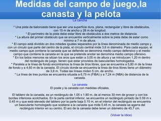 Reglas internacionales del baloncesto Las reglas internacionales de baloncesto son elaboradas por el comité central de FIBA[6]  [7]  y son revisadas cada cuatro años. Son de aplicación en todas las competiciones de carácter internacional entre países y adoptadas por la mayoría de federaciones nacionales, incluida la FEB. En Estados Unidos la NBA hace uso de un reglamento diferente al establecido por FIBA. Actualmente se está llevando a cabo un proceso gradual de acercamiento entre estas dos grandes corrientes de reglas del baloncesto.[8]  En 1971 las reglas del baloncesto femenino se modificaron y se hicieron más parecidas a la de los partidos masculinos. Arbitraje Un partido debe ser dirigido por tres árbitros, uno principal y dos auxiliares. Estos serán asistidos desde la mesa de anotadores, cronometradores y un comisario técnico. Los árbitros y sus ayudantes dirigirán el juego de acuerdo con las reglas e interpretaciones oficiales. El árbitro principal decidirá en cualquier situación de discrepancia entre árbitros auxiliares, mesa de anotadores, dudas de validez en las canastas, dará su aprobación al acta, es el responsable de verificar, inspeccionar y aprobar todos los elementos técnicos y podrá tomar decisiones sobre situaciones no reglamentadas ni regladas. Los árbitros se pueden comunicar con la mesa de anotadores y con el resto de árbitros mediante la gesticulación, señalizando las incidencias con una serie de señales preestablecidas. Violaciones Una violación es una infracción de las reglas de juego, penalizada con un saque de fondo o banda para el equipo contrario desde el punto más cercano al de la infracción. Violaciones más comunes: Pasos (Art.25) El avance ilegal (pasos) es un desplazamiento ilegal de un jugador con control de balón (el balón reposa sobre una o ambas manos del jugador). Se produce avance ilegal cuando, una vez establecido el pie de pivote. (Volver al índice) .  