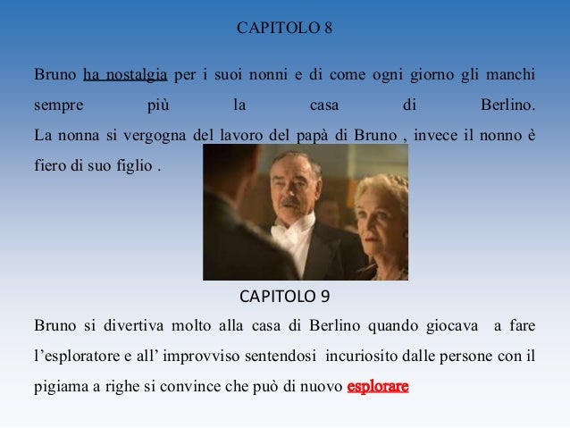 Bambino con il pigiama a righe