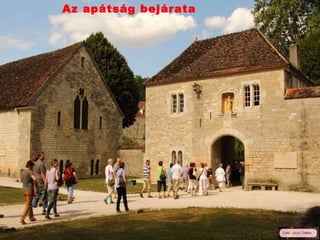 Az apátság bejárata
 