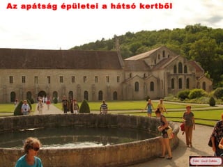 Az apátság épületei a hátsó kertből
 