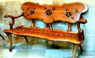 Actualmente la Pedrera es propiedad de la
entidad financiera Caixa Catalunya que mantiene
abierto al público la cubierta y el desván donde se
   puede ver una exposición sobre Gaudí y sus
    obras. Algunos pisos son particulares y el
  principal se dedica a sala de exposiciones del
         Centre Cultural Caixa Catalunya.
 La Pedrera fue declarada Patrimonio Mundial de
la Humanidad por la UNESCO el 2 de Noviembre
                       de 1984.
 