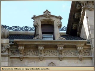 Coronamiento del lateral con reja y ventana de las buhardillas
 