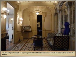 Este piso de lujo está situado en la planta principal del edificio donde se accede a través de una escultural escalera de
mármol
 