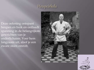 Deze oefening ontspant
heupen en buik en ontlaadt
spanning in de belangrijkste
gewrichten van je
onderlichaam. Voer hem
langzaam uit, alsof je een
zware steen omrolt.
 