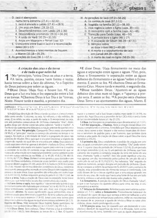 D. Jacó é abençoado
numa terra estranha (27.41—32.32)
1. Jacó é enviado a Labão (27.41—28.9)
2. Um anjo em Betei (28.10-22)
3. Desentendimentos com Labão (29.1-30)
4. Descendência prometida (29.31—30.24)
5. A saída de Harã Í30.25-31.55)
6. Anjos em Maanaim e Penie! (cap. 32)
E. O encontro entre Esaú e Jacó e a reconciliação
deles (33.1-17)
F. Acontecimentos e falecimentos de Siquém
a Manre (33.18-35.29)
X. As gerações de Esaú (36.1—37.1)
A criação dos céus e da terra
e de tudo o que neles há
11No aprincípio, 6criou Deus os céus e a terra.
2 A terra, porém, estava ^sem forma e vazia;
havia trevas sobre a face do abismo, de o Espírito
de Deus pairava por sobre as águas.
3eDisse Deus: ^Haja 4uz; e houve luz. 4E viu
Deus que a luz era boa; e fez separação entre a luz
e as trevas. 5Chamou Deus à luz Dia e às htrevas,
Noite. Houve tarde e manhã, o primeiro dia.
CAPÍTULO 1 1 a Do 1.1-3j bAt 17.24 2 c Jr4.23 d Is 40.13-14 3 e SI 33.6,912Co
7 i Pv 8.27-29 k SI 148.4 9 'jó 26.10 mSI 24.1-2; 33.7; 95.5
1.1—2.3 Essa descrição de Deus criando os céus e a terra é enten­
dida como sendo: 1) recente, ou seja, há milhares, e não milhões, de
anos; 2) ex nihilo, ou seja, a partir do nada; e 3) excepcional, ou seja,
em seis períodos consecutivos de 24 horas chamados "dias", distin-
guidos daqui por diante como tais pelas palavras: "tarde e manhã". A
Escritura não sustenta uma data para a criação anterior do que há cerca
de dez mil anos. No princípio. Conquanto Deus exista eternamente
(SI 9Q.2), o "princípio" marcou o começo do universo no tempo e no
espaço. Ao explicar a identidade de Israel e o propósito do povo nas
planícies de Moabe, Deus quis que o seu povo soubesse a respeito da
origem do mundo no qual eles se encontravam, criou. Essa palavra é
usada aqui para referir-se apenas à atividade criadora de Deus, embora
ocasionalmente seja usada em outros lugares para referir-se à matéria
iá existente (Is 65.18). O contexto exige determinantemente que se
tratavade uma criação sem material preexistente (como também acon­
tece em outras referências na Bíblia: cf. Is 40.28; 45.8,12,18; 48.13;
Ir 10.16; At 17.24). Deus. Elohim é termo genérico para deidade e um
nome do Deus verdadeiro, embora às vezes também seja usado para
resignar deuses pagãos (31.30), anjos (SI 8.5), homens (SI 82.6) e juizes
E 21.6). Moisés não tentou defender a existência de Deus, existência
"3 que ele pressupunha, ou explicar como Deus é com respeito à sua
-soa e às suas obras. Essas questões são enfocadas em outro lugar
- s 43.10,13). Ambas requerem aceitação pela fé (cf. Hb 11.3-4). os
:eus e a terra. Toda a criação de Deus está incorporada nessa breve
• —ação. que inclui todos os seis dias consecutivos da criação.
1.2 sem forma e vazia. Isso significa "não terminada quanto à sua
vma bem como não habitada por criaturas" (cf. Is 45.18-19; )r 4.23).
. r embelezaria rapidamente (em seis dias) sua criação inicial
2—23). abismo. Às vezes significando águas primordiais, esse é
-"IO usado para descrever a superfície da terra coberta por água
de a terra seca aparecer (1.9-10). lonas usou esse termo para
-- ~e.er o abismo das águas no qual se encontrava submerso (Jn 2.5).
Esr-:rito de Deus. Não somente Deus Espírito Santo parlicipou na
. : . mas também Deus Filho (cf. )o 1.1-3; Cl 1.16; Hb 1.2).
1.3 Disse Deus. Sem esforço, Deus chamou a luz à existência
r r -..o: 148.5). Isso dissipou as trevas do v. 2. luz. O luzeiro
XI. As gerações de Jacó (37.2—50.26)
A. üs sonhos de José (37.2-11)
B. Tragédia na família (37.12—38.30)
C. Vice-regência sobre o Egito (caps. 39—41)
D. O reencontro com a família (caps. 42—45)
E. Transição para Êxodo (caps. 46—50)
1. A jornada para o Egito (46.1-27)
2. A ocupação de Gósen (46.28—47.31)
3. Bênçãos sobre
as doze tribos (48.1—49.28)
4. A morte e o sepultamento de Jacó
em Canaã (49.29—50.14)
5. A morte de José no Egito (50.15-26)
6E disse Deus: ‘Haja firmamento no meio das
águas e separação entre águas e águas. 7Fez, pois,
Deus o firmamento 'e separação entre as águas
debaixo do firmamento e as águasksobre o firma­
mento. E assim se fez. 8E chamou Deus ao firma­
mento Céus. Houve tarde e manhã, o segundo dia.
9Disse também Deus: ^Ajuntenvse as águas
debaixo dos céus num só lugar, e '"apareça a por­
ção seca. E assim se fez. 10A porção seca chamou
Deus Terra e ao ajuntamento das águas, Mares. E
: 5 SI I9 .2 - 5 '4 .1 >: M 4 , N . 1 U ,.', 6 !r 10.12
maior e o menor (sol e lua) foram criados mais tarde (1.14-19), no
quarto dia. Aqui Deus era o provedor de luz (2Co 4.6) e será a fonte
de luz na eternidade futura (cf. Ap 21.23).
1.4 boa. Era boa para os propósitos a que deveria servir (cf. 1.31).
1.4-5 fez separação... Chamou. Após a criação inicial, Deus con­
tinuou completando o universo. À medida que Deus separava certas
coisas, dava nome a elas. Separar e dar nomes foram atos de domí­
nio e serviriam de padrão para o ser humano, que também daria
nomes a uma parte da criação de Deus sobre a qual Deus lhe daria
domínio (2.19-20).
1.5 primeiro dia. Deus estabeleceu o padrão de criação em sete
dias, os quais constituíam uma semana completa. "Dia" pode referir-
-se a: 1) a parte clara do período de 24 horas (1.5,14); 2) um período
de tempo estendido (2.4); ou 3) um período de 24 horas, que basi­
camente diz respeito à completa rotação da terra em tomo do seu
eixo, chamado "tarde e manhã". Isso não pode significar uma era,
mas apenas um dia, reconhecido pelos judeus de um pôr do sol a
outro pôr do sol (vs. 8,13,19,23,31). No hebraico, "dia" seguido de
adjetivos numerais, sempre designa um período de 24 horas. Quan­
do se compara a ordem da semana em Êx 20.8-11 com a semana da
criação, esse entendimento do elemento tempo é confirmado. Um
ciclo desses de luz e trevas significa que a terra estava girando em
torno do seu eixo, de modo que havia uma fonte de luz em um lado
da terra, embora o sol ainda não tivesse sido criado (v. 16).
1.6 firmamento. A porção da criação de Deus chamada "céus",
o que o ser humano via quando olhava para cima, ou seja, o céu
atmosférico e estelar.
1.7 debaixo do firmamento. Referência aos reservatórios subter­
râneos (cf. 7.11). sobre o firmamento. Possivelmente tratava-se de
um dossel de vapor de água que tomava a terra semelhante a uma
estufa ao providenciar temperatura uniforme, inibir os movimentos
de massas de ar, provocar a queda de névoa e filtrar os raios ultra­
violetas, desse modo prolongando a vida.
1.9-10 porção seca. isso foi causado por um tremendo e cata­
clísmico desnível da superfície da terra e a elevação, bem como
o afundamento da terra, fazendo com que as águas alagassem os
 