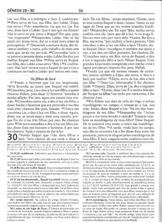 GÊNESIS 29 -3 0 56
Lia, sua filha, e a entregou a Jacó. E coabitaram.
24(Para serva de Lia, sua filha, deu Labão 'Zilpa,
sua serva.) 25Ao amanhecer, viu que era Lia. Por
isso, disse Jacó a Labão: Que é isso que me fizeste?
Não te servi eu por amor a Raquel? Por que, pois,
“me enganaste? 26Respondeu Labão: Não se faz
assim em nossa terra, dar-se a mais nova antes da
primogênita. 27‘Decorrida a semana desta, dar-te-
-emos também a outra, pelo trabalho de mais sete
anos que ainda me servirás. 28Concordou Jacó, e
se passou a semana desta; então, Labão lhe deu por
mulher Raquel, sua filha. 29 (Para serva de Raquel,
sua filha, deu Labão a sua serva "Bila.) 30E coabita­
ram. Mas Jacó ' amava mais a Raquel do que a Lia; e
continuou servindo a Labão ^por outros sete anos.
Osfilhos de Jacó
31zVendo o S e n h o r que Lia era desprezada,
"fê-la fecunda; ao passo que Raquel era estéril.
32 Concebeu, pois, Lia e deu à luz um filho, a quem
chamou Rúben, pois disse: O S e n h o r ''atendeu à
minha aflição. Por isso, agora me amará meu ma­
rido. 33Concebeu outra vez, e deu à luz um filho, e
disse: Soube o S e n h o r que era preterida e me deu
mais este; chamou-lhe, pois, Simeão. 34Outra vez
concebeu Lia, e deu à luz um filho, e disse: Agora,
desta vez, se unirá mais a mim meu marido, por­
que lhe dei à luz três filhos; por isso, lhe chamou
Levi. 35 De novo concebeu e deu à luz um filho; en­
tão, disse: Esta vez louvarei o S e n h o r. E por isso
lhe chamou cJudá; e cessou de dar à luz.
/  1Vendo Raquel que flnão dava filhos a
w Jacó, ''teve ciúmes de sua irmã e disse a
Jacó: Dá-me filhos, csenão morrerei. 2Então, Jacó
se irou contra Raquel e disse: Acaso, ^estou eu em
lugar de Deus que ao teu ventre impediu frutifi­
car? 3Respondeu ela: Eis aqui eBila, minha serva;
coabita com ela/para que dê à luz, ge eu traga fi­
lhos ao meu colo, por meio dela. 4Assim, lhe deu a
Bila, sua serva, ''por mulher; e Jacó a possuiu. 5Bila
concebeu e deu à luz um filho a Jacó. 6Então, dis­
se Raquel: Deus 'me julgou, e também me ouviu a
voz, e me deu um filho; portanto, lhe chamou Dã.
7Concebeu outra vez Bila, serva de Raquel, e deu
à luz o segundo filho a Jacó. 8Disse Raquel: Com
grandes lutas tenho competido com minha irmã e
logrei prevalecer; chamou-lhe, pois, Naftali.
9Vendo Lia que ela mesma cessara de conce­
ber, tomou também a Zilpa, sua serva, e ;deu-a a
Jacó, por mulher. Zilpa, serva de Lia, deu a Jacó
um filho. 11 Disse Lia: Afortunada! E lhe chamou
Gade.12Depois, Zilpa, serva de Lia, deu o segundo
filho a Jacó. 13Então, disse Lia: É a minha felicida­
de! Porque as filhas Ame terão por venturosa; e lhe
chamou Aser.
14 Foi Rúben nos dias da ceifa do trigo, e achou
mandrágoras no campo, e trouxe-as a Lia, sua
mãe. Então, disse Raquel a Lia: 'Dá-me das man­
drágoras de teu filho. 15Respondeu ela: mAchas
pouco o me teres levado o marido? Tomarás tam­
bém as mandrágoras de meu filho? Disse Raquel:
Ele te possuirá esta noite, a troco das mandrágo­
ras de teu filho. 16À tarde, vindo Jacó do campo,
saiu-lhe ao encontro Lia e lhe disse: Esta noite me
possuirás, pois eu te aluguei pelas mandrágoras de
meu filho. E Jacó, naquela noite, coabitou com ela.
24 ! Gn 30.9-10 25 u Gn 27.35; 31.7; 1Sm 28.12 27 ' Gn 31.41; Jz 14.2 29 " Gn 30.3-5 30 x Gn 29.17-20; Dt 21.15-17 VGn 30.26; 31.41; Os 12.12
31 7SM 27.3 a Gn 30.1 32 bGn 16.11; 31.42; Êx 3.7; 4.31; Dt 26.7; SI 25.18 3 5 c Mt1.2 CAPÍTULO 30 1 a Gn 16.1-2; 29.31 fcGn 37.11 c [Jó 5.2]
2 d 1Sm1.5 3 e Gn 16.2'G n 16.2-3 SGn 50.23 4 ílGn16.3-4 6'Lm 3.5 9 9 'G n 3 0 .4 13 *1 x1 .4 8 1 4 'C n 2 5.30 15 m[Nm 16.9,13]
29.23.30 coabitaram. Eufemismo que descreve a consumação
do casamento.
29.27.30 Parece que Labão concordou em dar Raquel a Jacó na
semana seguinte à celebração do seu casamento com Lia, e antes
dos sete anos adicionais de trabalho.
29.28 lhe deu por mulher Raquel. Essa consangüinidade não era
da vontade de Deus (veja nota em Cn 2.24), e o posterior código de
Moisés proibia isso (Lv 18.18). A poligamia sempre trouxe sofrimen­
to, como se observa na vida de Jacó.
29.31 Lia era desprezada... Raquel era estéril. Houve um gran­
de contraste no sentido que, enquanto a esposa muito amada
(vs. 18,20,30) não teve filhos, a desprezada teve. Jacó poderia ter
rebaixado Lia, mas Deus colocou-se ao lado dela. Lia também havia
orado sobre a rejeição que sofria da parte do marido (v. 33) e esteve
atribulada por causa disso, como se observa nos nomes dados aos
seus primeiros quatro filhos (vs. 32-35).
30.1 senão morrerei. Na cultura do antigo Oriente Próximo,
uma mulher sem filhos não valia mais do que uma esposa morta e
representava grande vergonha para o seu marido (veja v. 23).
30.2 estou eu em lugar de Deus...? Embora pronunciadas em
momento de frustração, quando Raquel implorava filhos e apesar
da inveja com que ela se expressou, as palavras de Jacó indicam o
entendimento de que, no final dãs contas, era Deus quem abria e
fechava o ventre.
30.3 ao meu colo. Quando a substituta dava à luz estando lite­
ralmente sentada no colo da esposa, isso simbolizava que a esposa
havia dado um filho ao seu marido.
30.1-21 A competição entre as duas irmãs/esposas é demonstra­
da no uso de suas servas como mães substitutas (vs. 3,7,9,12), na
declaração de que Deus havia julgado o caso em favor da queixosa
(v. 6), na negociação de tempo para ficar com o marido (vs. 14-16),
na acusação de uma ter roubado o favor do marido (v. 15) e no
nome dado a um filho: "tenho competido com minha irmã" (Naftali,
v. 8). A corrida em busca de filhos também foi acompanhada por
orações ao Senhor e pelo reconhecimento da providência divina
(vs. 6,17,20,22; também 29.32-33,35). Essa grande e amarga riva­
lidade, muito mais acentuada pelo fato de serem irmãs, e apesar
de morarem em casas diferentes com seus filhos, mostra que o mal
jazia no sistema como tal (bigamia) que, por ser uma violação do
mandamento de Deus (Gn 2.24), não pode trazer a felicidade.
30.14 mandrágoras. Nessa época, Jacó tinha oito filhos de três
mulheres diferentes. Cerca de seis anos haviam se passado desde
que se casara. O filho mais velho, Rúben, estava com cerca de cin­
co anos de idade. Brincando no campo durante o tempo da co­
lheita do trigo, Rúben achou essas pequenas frutas cor de laranja
"e trouxe-as a Lia, sua mãe". No mundo antigo, essas frutas eram
supersticiosamente consideradas um tipo de "maçãs do amor", um
narcótico afrodisíaco ou que promovia a fertilidade.
 