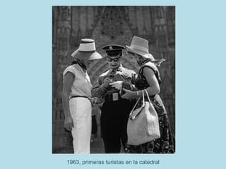 1963, primeras turistas en la catedral
 