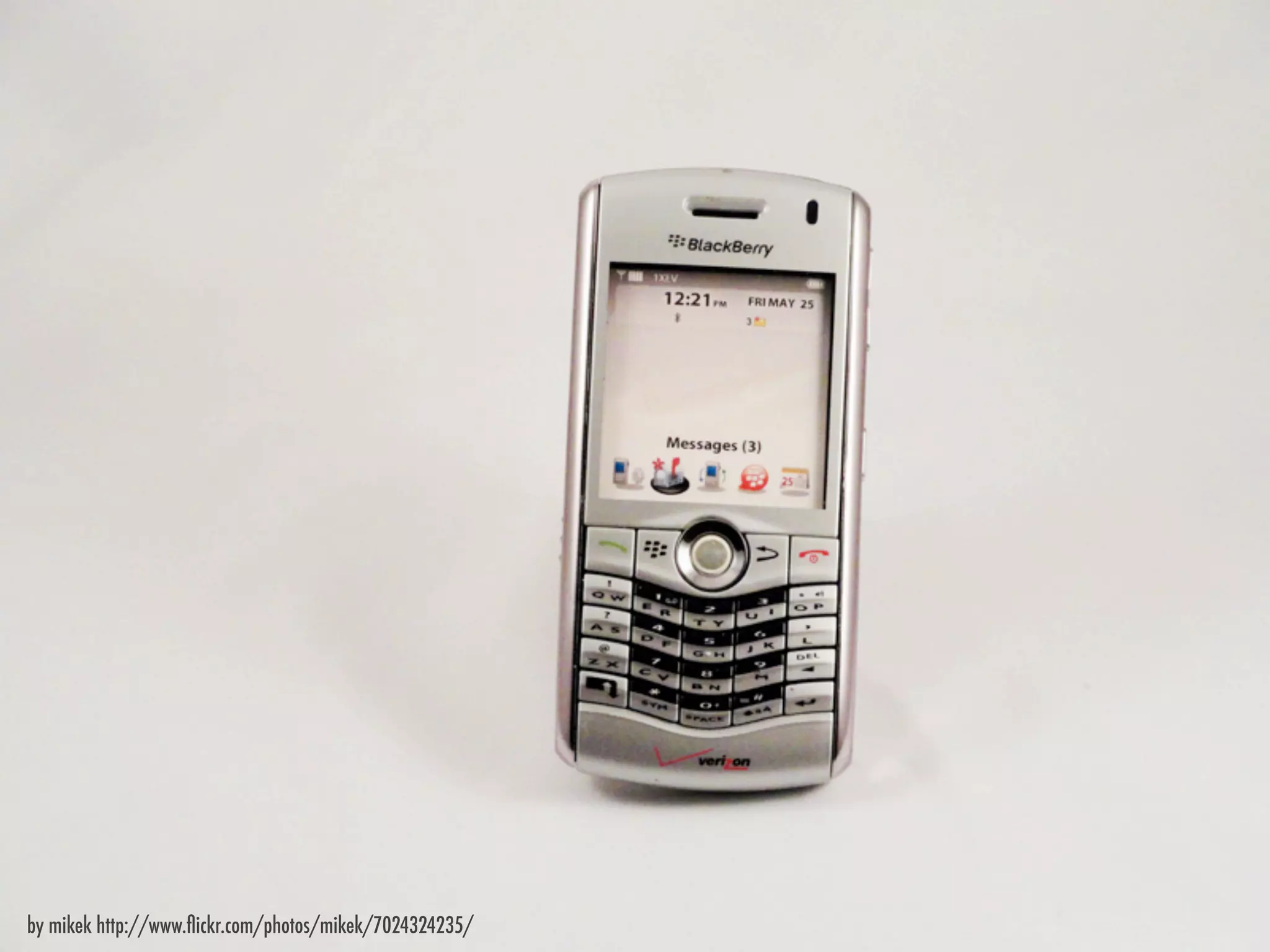 by mikek http://www.ﬂickr.com/photos/mikek/7024324235/
 