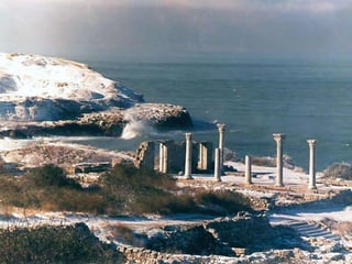 The ruins of the Greek city are behind the last outskirts of
Sevastopol on the cape of "Quarantine Bay."
 