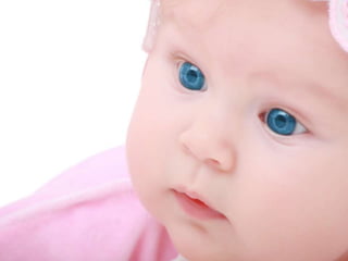 Bebes de ojos azules