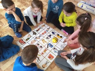 STEM - ГРУПА „МИКИ МАУС”, ДГ „СЛЪНЦЕ”, ГР. ЛЕВСКИ – ПРОГРАМИРУЕМА ИНТЕРАКТИВНА ИГРАЧКА  „BEE-BOТ” 