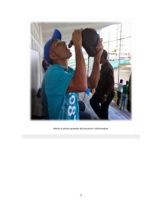 7
Néstor el pitcher perdedor del encuentro, refrescándose
 