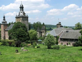 Castillo Beusdael en Sippenaken del siglo XIV situado a corta distancia al sur de la frontera con Holanda 
 