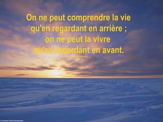 On ne peut comprendre la vie  qu'en regardant en arrière ; on ne peut la vivre  qu'en regardant en avant. (Soren Kierkegoard)     