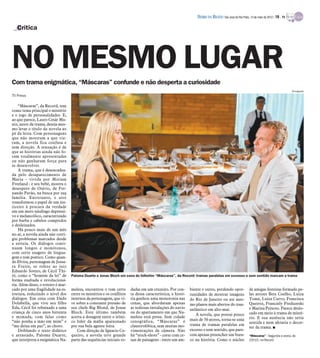 DIÁRIO DA REGIÃO São José do Rio Preto, 13 de maio de 2012 / 19 - TV

   Crítica




NO MESMO LUGAR
Com trama enigmática, “Máscaras” confunde e não desperta a curiosidade
                                                                                                                                                                                       Divulgação
TV Press

    “Máscaras”, da Record, tem
como tema principal o mistério
e o jogo de personalidades. E,
ao que parece, Lauro Cesár Mu-
niz, autor da trama, deseja mes-
mo levar o título da novela ao
pé da letra. Com personagens
que não mostram a que vie-
ram, a novela fica confusa e
sem direção. A sensação é de
que as histórias ainda não fo-
ram totalmente apresentadas
ou não ganharam força para
se desenvolver.
    A trama, que é desencadea-
da pelo desaparecimento de
Maria - vivida por Miriam
Freeland - e seu bebê, mostra o
desespero de Otávio, de Fer-
nando Pavão, na busca por sua
família. Entretanto, o ator
transformou o papel de um jus-
ticeiro à procura da verdade
em um mero náufrago depressi-
vo e melancólico, caracterizado
por barba e cabelos compridos
e desleixados.
    Há pouco mais de um mês
no ar, a novela ainda não corri-
giu problemas marcados desde
a estreia. Os diálogos conti-
nuam longos e monótonos,
com certo exagero de lingua-
gem e tom poético. Como quan-
do Elvira, personagem de Jussa-
ra Freire, se refere ao juiz
Eduardo Sotero, de Cécil Thi-
ré, como o “homem da lei” de        Paloma Duarte e Jonas Bloch em cena do folhetim “Máscaras”, da Record: tramas paralelas em excesso e sem sentido marcam a trama
forma exaltada e revolucioná-
ria. Além disso, o roteiro é mar-
cado por uma fragilidade na es-     meless, encontrou o tom certo       dadas em um cruzeiro. Por con-      biente e outro, perdendo opor-              de amigas festeiras formado pe-
trutura, reduzindo o nível dos      entre os mistérios e os conflitos   ta dessa característica, a histó-   tunidades de mostrar imagens                las atrizes Bete Coelho, Luiza
diálogos. Em cena com Dado          internos da personagem, que vi-     ria ganhou uma monotonia nas        do Rio de Janeiro ou até mes-               Tomé, Luíza Curvo, Francisca
Dolabella, que vive seu filho       ve sobre a constante pressão de     cenas, que abordaram apenas         mo planos mais abertos do tran-             Queiroz, Franciely Freduzeski
Edu, Cécil foi rebaixado a uma      seu chefe Big Blond, de Jonas       as tediosas instalações do navio    satlântico em alto-mar.                     e Marina Peixoto. Parece deslo-
criança de cinco anos birrenta      Bloch. Este último também           ou do apartamento em que Na-                                                    cado em meio à trama de misté-
                                                                                                                A novela, que possui pouco
e mimada, com falas como            acerta a dosagem entre o irôni-     meless está presa. Sem cidade                                                   rio. E sua ausência não seria
“não ponha a mão em mim” e          co líder da máfia apaixonado        cenográfica, “Máscaras” é           mais de 50 atores, torna-se uma
                                                                                                                                                        sentida e nem afetaria o decor-
“me deixa em paz”, ao choro.        por sua bela agente loira.          claustrofóbica, sem muitas mo-      trama de tramas paralelas em
                                                                                                                                                        rer da trama. I
    Driblando o texto didático          Com direção de Ignacio Co-      vimentações de câmera. Não          excesso e sem sentido, que pare-
e arrastado, Paloma Duarte,         queiro, a novela teve grande        há “stock-shots” - corte com ce-    cem apenas preencher um bura-               “Máscaras” - Segunda a sexta, às
que interpreta a enigmática Na-     parte das sequências iniciais ro-   nas de paisagens - entre um am-     co na história. Como o núcleo               22h15, na Record
 