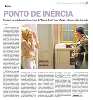 DIÁRIO DA REGIÃO São José do Rio Preto, 24 de junho de 2012 / 19 - TV

   Crítica




PONTO DE INÉRCIA
Depois de um período mais intenso, trama de “Avenida Brasil” perde o fôlego e não corre atrás do prejuízo
                                                                                                                                                                                      Divulgação
TV Press

    Após uma sucessão de capí-
tulos intensos, “Avenida Bra-
sil” caiu no ritmo lento de sua
protagonista Nina, interpreta-
da por Débora Falabella. A per-
sonagem iniciou a novela com
diversos planos de vingança pa-
ra destruir a vida de Carminha,
de Adriane Esteves. Mas, até
agora, o que se viu foi uma per-
sonagem inerte, que fica sem-
pre à sombra da vilã. Todas as
grandes reviravoltas e momen-
tos de clímax da trama não tive-
ram a participação de Nina. A
descoberta de Jorginho, vivido
por Cauã Reymond, sobre sua
mãe biológica, não veio das
mãos da mocinha vingativa.
Mas sim da curiosidade aguça-
da do próprio personagem, que
resultou no abalo do casamen-
to entre a vilã e Tufão, interpre-
tado por Murilo Benício. Dife-
rentemente do que foi apresen-
                                                                          Carminha (Adriana
tado no começo, Nina não se
                                                                          Esteves) e Lucinda
mostra uma personagem forte
                                                                          (Vera Holtz) em cena
e com sanha vingativa. A cada
                                                                          de “Avenida Brasil”:
momento com Carminha, a
                                                                          trama “estacionou”
chefe de culinária diminui e
aparenta não ter “estômago” su-
ficiente para continuar com
seus planos.
    Nas novelas de João Ema-
nuel Carneiro, as relações fami-     Ailton Graça, após ser coagida     ma. Com suas três mulheres,        no Gagliasso, Leandra Leal e                   Com uma programação vol-
liares são sempre postas em che-     por uma falsa doença de cora-      ele deveria ser o momento de       Gabriela Duarte, e os de Hele-             tada para a nova e alardeada
que pelo autor. Em “A Favori-        ção do noivo. E Leleco, inter-     respiração da novela, marcada      na Ranaldi e Malvino Salvador              Classe C, a estética da novela
ta”, a personagem de Mariana         pretado por Marcos Caruso,         pela cenografia sombria e os pe-   em “A Favorita”.                           beira o exagero e o estereótipo
Ximenes era disputada por sua        que se separa da esposa para se    sados diálogos dos momentos           Apesar da estagnação mo-                em seus figurinos, cenografia e
mãe verdadeira e a adotiva, vivi-    unir a uma mulher mais nova.       vingativos de Nina. Mas o que      mentânea da trama, não há co-              diálogos que ultrapassam os ní-
das por Patrícia Pillar e            A verdade é que nas tramas do      acontece é uma trama em círcu-     mo não se surpreender com a                veis de decibéis indicados pela
Claúdia Raia. Apesar de saber        autor os elementos sempre pa-      los e que não consegue sair do     reinvenção de atores já consa-
                                                                                                           grados no imaginário do públi-             Organização Mundial de Saú-
que sua mãe biológica é Carmi-       recem ilusórios e não há certe-    lugar. Toda semana Alexia,                                                    de. De forma bastante carica-
                                                                                                           co. Ao dar vida do asqueroso
nha, Jorginho a rejeita e tem        za sobre a personalidade dos       Noêmia e Verônica, vividas,                                                   ta e um pouco pejorativa, o
                                                                                                           Nilo, José de Abreu mostra um
mais apreço pelo pai adotivo. O      personagens envolvidos. As-        respectivamente, por Carolina      lado mais sombrio e debocha-               Divino retrata um bairro do
autor desconstrói e reconstrói       sim como os discursos pela mo-     Ferraz, Camila Morgado e Dé-       do de sua atuação, com uma ca-             subúrbio carioca com decora-
as bases de uma família tradi-       ral e bons costumes da vilã Car-   bora Bloch, enfrentam as mes-      racterização bem estruturada.              ções cafonas e personagens
cional em suas tramas. Como          minha, que não passam de uma       mas situações ao correr atrás      Assim como Vera Holtz, que                 com posturas excessivas ao
Monalisa, de Heloisa Périssé,        farsa pronta para ser exposta ao   do marido infiel. Além disso, a    mostra uma atuação dúbia ao                gritarem e expressarem suas
que é mãe solteira e não vê sen-     longo dos capítulos.               poligamia e a infidelidade já se   dar vida à dramática e amoro-              emoções em público. I
tido na instituição do casamen-          Cadinho, vivido por Alexan-    tornaram assunto frequente         sa mãe Lucinda, que pode ir
to. A dona do salão de beleza só     dre Borges, encabeça um nú-        nas novelas, como em “Passio-      da doçura à raiva em poucos                “Avenida Brasil” - Globo -
aceitou se casar com Silas, de       cleo de repetição durante a tra-   ne” com os personagens de Bru-     segundos.                                  Segunda a sábado, às 21h
 