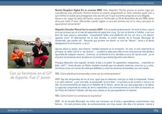 BERGIDUM · V ÉPOCA · Nº2
LA ENTREVISTA: ALEJANDRO GONZÁNEZ MANUEL
184
Con su hermano en el GP
de España. Fue 1º Junior
Revista Bergidum Digital (En lo sucesivo RBD). Hola, Alejandro. Muchas gracias en primer lugar por
concedernos esta entrevista. Muchos lectores se estarán preguntando en estos instantes quién eres y
qué méritos te avalan para protagonizar esta sección, por lo que la primera pregunta es casi obligada…
Vamos a ver, según los datos del Centro, naciste en Ponferrada un 29 de Noviembre del año 1995, tienes
ahora por tanto, 17 años. ¿Recuerdas cuándo cogiste un arco por primera vez en tu vida y qué pasó en
aquel primer lanzamiento?
Alejandro González Manuel (en lo sucesivo AGM): Sí lo recuerdo perfectamente. Yo tenía 8 años y cogí el
arco por primera vez en el mes de septiembre de aquel año 2004. Fui con mi familia a Cubillos, a ver una
feria de caza, pesca y naturaleza. Casualmente había una exhibición de tiro con arco y me dijeron:
¿quieres tirar?. El ofrecimiento me lo hizo Arcadio, el actual monitor de la Escuela Municipal de
Ponferrada, que estaba allí. Recuerdo que primero me dieron un arco de “diestro”, lancé y la flecha
¡desapareció en el horizonte, ni la vi!.
Apunta ahora su padre, José Antonio, también presente en la entrevista: “en esto, lo más importante al
principio, es saber cuál es tu “ojo director”… su padre lo sabía pero Alex no era consciente de este detalle y
apuntaba de cualquier manera… Entonces, al cambiarle el arco, dándole un arco de “ojo de zurdo”, ya en
el primer lanzamiento atinó de pleno en el animal cuya silueta figuraba como blanco.
Prosigue Alejandro: Acto seguido, Arcadio, le dijo a mi padre “en septiembre, empezamos, …¡traémelo sin
falta, ¿eh?!”. Antes de esto, en Riaño, también recuerdo que mis abuelos maternos, entre los 5 y 7 años,
me hacían arcos con ramas de arbol que doblaban y unían los extremos tensándoles con una cuerda.
RBD. ¿Cómo planificas la temporada y cómo son tus entrenamientos?
AGM: Hay dos temporadas de tiro al arco, igual que en atletismo: está por un lado la temporada “Indoor
o en sala cubierta” y por otro lado, la temporada “al aire libre”. La primera va de octubre a marzo y en
ella, los entrenamientos los hago en el Pabellón de El Toralín, dentro de una sala preparada a tal efecto.
La segunda comprende los meses de abril a septiembre y los entrenamientos al aire libre los hacemos en
las Pistas de Colomán Trabado, allí hay unas casetas en las que guardamos el material.
RBD. ¿Cómo fueron tus comienzos en la práctica?
AGM: En la Escuela Municipal, los niños nos iniciamos con 8 años y aprendemos conocimientos muy
básicos… En esos primeros años, los entrenamientos son muy suaves, dos días a la semana, martes y
 