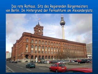 Das rote Rathaus, Sitz des Regierenden Bürgermeisters  von Berlin. Im Hintergrund der Fernsehturm am Alexanderplatz. 