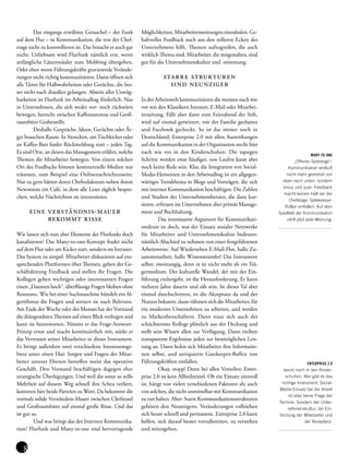 Das eingangs erwähnte Getuschel – der Funk 
auf dem Flur – ist Kommunikation, die von der Chef-etage 
nicht zu kontrollieren ist. Das braucht es auch gar 
nicht: Unliebsam wird Flurfunk nämlich erst, wenn 
anfängliche Lästermäuler zum Mobbing übergehen. 
Oder eben wenn Führungskräfte gravierende Verände-rungen 
nicht richtig kommunizieren. Dann öffnen sich 
alle Türen für Halbwahrheiten oder Gerüchte, die bes-ser 
nicht nach draußen gelangen. Abseits aller Unwäg-barkeiten 
ist Flurfunk im Arbeitsalltag förderlich. Nur 
in Unternehmen, die sich weder vor- noch rückwärts 
bewegen, herrscht zwischen Kaffeeautomat und Groß-raumbüro 
Grabesstille. 
Deshalb: Gespräche, Ideen, Gerüchte oder Är-ger 
brauchen Raum. In Sitzecken, am Tischkicker oder 
an Kaffee-Bars findet Rückmeldung statt – jeden Tag. 
Es sind Orte, an denen das Management erfährt, welche 
Themen die Mitarbeiter bewegen. Von einem solchen 
Ort des Feedbacks können kommerzielle Medien nur 
träumen, zum Beispiel eine Onlinenachrichtenseite: 
Nur zu gern hätten deren Chefredakteure neben ihrem 
Newsroom ein Café, in dem alle Leser täglich bespre-chen, 
welche Nachrichten sie interessieren. 
eine verständnis-mauer 
bekommt risse 
Wie lassen sich nun aber Elemente des Flurfunks doch 
kanalisieren? Das Many-to-one-Konzept findet nicht 
auf dem Flur oder am Kicker statt, sondern im Intranet. 
Das System ist simpel: Mitarbeiter diskutieren auf ent-sprechenden 
Plattformen über Themen, geben der Ge-schäftsleitung 
Feedback und stellen ihr Fragen. Die 
Kollegen geben wichtigen oder interessanten Fragen 
einen „Daumen hoch“, überflüssige Fragen bleiben ohne 
Resonanz. Wie bei einer Suchmaschine bündelt ein Al-gorithmus 
die Fragen und sortiert sie nach Relevanz. 
Am Ende der Woche oder des Monats hat der Vorstand 
die drängendsten Themen auf einen Blick vorliegen und 
kann sie beantworten. Nimmt er das Frage-Antwort- 
Prinzip ernst und macht kontinuierlich mit, stärkt er 
das Vertrauen seiner Mitarbeiter in dieses Instrument. 
Er bringt außerdem zwei verschiedene Interessensge-biete 
unter einen Hut: Sorgen und Fragen der Mitar-beiter 
unterer Ebenen betreffen meist das operative 
Geschäft. Den Vorstand beschäftigen dagegen eher 
strategische Überlegungen. Und weil die sonst so stille 
Mehrheit auf diesem Weg schnell ihre Scheu verliert, 
kommen hier beide Parteien zu Wort. Da bekommt die 
vormals solide Verständnis-Mauer zwischen Chefsessel 
und Großraumbüro auf einmal große Risse. Und das 
ist gut so. 
Und was bringt das der Internen Kommunika-tion? 
Flurfunk und Many-to-one sind hervorragende 
MANY-TO-ONE 
„Offenes Gedränge“: 
Kommunikation verläuft 
nicht mehr geordnet von 
oben nach unten, sondern 
kreuz und quer. Feedback 
macht keinen Halt vor der 
Chefetage. Gatekeeper- 
Rollen entfallen: Auf dem 
Spielfeld der Kommunikation 
zählt jetzt jede Meinung. 
ENTERPRISE 2.0 
steckt noch in den Kinder-schuhen. 
Klar gibt es das 
richtige Instrument, Social- 
Media-Einsatz bei der Arbeit 
ist aber keine Frage der 
Technik. Sondern der Unter-nehmenskultur, 
der Ein-bindung 
der Mitarbeiter und 
der Akzeptanz. 
Möglichkeiten, Mitarbeitermeinungen einzuholen. Ge-haltvolles 
Feedback auch aus den stilleren Ecken des 
Unternehmens hilft, Themen aufzugreifen, die auch 
wirklich Thema sind. Mitarbeiter, die mitgestalten, sind 
gut für die Unternehmenskultur und -stimmung. 
starre strukturen 
sind neunziger 
In der Arbeitswelt kommunizieren die meisten nach wie 
vor mit den Klassikern Intranet, E-Mail oder Mitarbei-terzeitung. 
Fällt aber dann zum Feierabend der Stift, 
wird auf einmal getwittert, mit der Familie gechattet 
und Facebook gecheckt. So ist das immer noch in 
Deutschland, Enterprise 2.0 mit allen Auswirkungen 
auf die Kommunikation in der Organisation steckt hier 
nach wie vor in den Kinderschuhen. Die tapsigen 
Schritte werden zwar häufiger, von Laufen kann aber 
noch keine Rede sein. Klar, die Integration von Social- 
Media-Elementen in den Arbeitsalltag ist ein allgegen-wärtiges 
Trendthema in Blogs und Vorträgen, die sich 
mit interner Kommunikation beschäftigen. Die Zahlen 
und Studien der Unternehmensberater, die dazu kur-sieren, 
erfreuen im Unternehmen aber primär Manage-ment 
und Buchhaltung. 
Das interessante Argument für Kommunikati-onsleute 
ist doch, was der Einsatz sozialer Netzwerke 
für Mitarbeiter und Unternehmenskultur bedeutet: 
nämlich Abschied zu nehmen von einer festgefahrenen 
Arbeitsweise. Auf Wiedersehen E-Mail-Flut, hallo Zu-sammenarbeit, 
hallo Wissenstransfer! Das Instrument 
selbst: zweitrangig, denn es ist nicht mehr als ein Trä-germedium. 
Der kulturelle Wandel, der mit der Ein-führung 
einhergeht, ist die Herausforderung. Er kann 
mehrere Jahre dauern und zäh sein. Ist dieses Tal aber 
einmal durchschritten, ist die Akzeptanz da und der 
Nutzen bekannt, dann rühmen sich die Mitarbeiter, für 
ein modernes Unternehmen zu arbeiten, und werden 
zu Markenbotschaftern. Dann traut sich auch der 
schüchternste Kollege plötzlich aus der Deckung und 
stellt sein Wissen allen zur Verfügung. Dann treiben 
transparente Ergebnisse jeden zur bestmöglichen Leis-tung 
an. Dann holen sich Mitarbeiter ihre Informatio-nen 
selbst, und antiquierte Gatekeeper-Rollen von 
Führungskräften entfallen. 
Okay, stopp! Denn bei allen Vorteilen: Enter-prise 
2.0 ist kein Allheilmittel. Ob ein Einsatz sinnvoll 
ist, hängt von vielen verschiedenen Faktoren ab; auch 
von solchen, die nicht unmittelbar mit Kommunikation 
zu tun haben. Aber: Starre Kommunikationsstrukturen 
gehören den Neunzigern. Veränderungen vollziehen 
sich heute schnell und permanent. Enterprise 2.0 kann 
helfen, sich darauf besser vorzubereiten, zu verstehen 
und mitzugehen. 
 