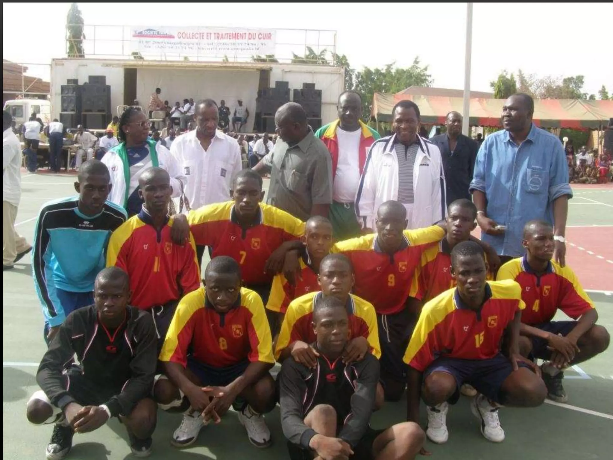 預校的女生部隊
憲兵部隊
 