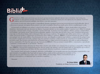 G
osto de ver a Bíblia como um tesouro que precisa ser permanentemente explorado. Quanto mais a estudamos, mais vemos seus
resultados na vida espiritual, pessoal, emocional, familiar, física e intelectual, apenas para citar algumas de suas riquezas. É um livro
completo, que nos faz pessoas melhores, mais felizes e com mais esperança.
Esse tesouro se torna mais valioso quando é compartilhado. Quando o guardamos apenas para uso pessoal poucos são beneficiados. Mas se
o oferecemos às pessoas, sua riqueza alcança muitos e seu valor se multiplica. Desta forma, ganha quem oferece e também quem recebe.
Foi pensando em multiplicar esse tesouro, e torná-lo mais atraente, que preparamos BÍBLIA +. Afinal, estudos bíblicos precisam ser
dinâmicos e interessantes para que alcancem seu objetivo. As gerações passam e as necessidades mudam. A maneira como a Bíblia foi ensinada
no passado, e alcançou tantos corações, não produz o mesmo efeito hoje. As pessoas eram mais religiosas, reflexivas, atentas e compreendiam
com facilidade o que apenas ouviam. Hoje são mais secularizadas, agitadas e vivem numa época de luzes, cores e sons. Constituem uma geração
conectada no ritmo da tecnologia, onde as ilustrações falam mais do que as palavras. Não podemos mais utilizar apenas leituras e explicações
verbais. Precisamos facilitar a compreensão com ilustrações claras, didáticas e modernas. BÍBLIA + é um guia ilustrado que pode ser usado
com qualquer série de estudos bíblicos. Suas ilustrações são novas, com infográficos modernos que facilitam a compreensão de qualquer tema.
Seu tamanho é próprio para ser levado a qualquer lugar. Seu material é resistente e poderá torná-lo um companheiro de trabalho missionário
por muito tempo. Seus recursos estão disponíveis em formato impresso e digital, através de um aplicativo que pode ser usado em dispositivos
móveis, computador e TV. Entendeu agora por que chamamos de BÍBLIA +? Seu uso tornará o estudo bíblico + interessante, o aprendizado
+ profundo e o tempo dedicado ao aprendizado + dinâmico.
O principal desafio da Igreja Adventista do Sétimo Dia é envolver cada membro com a missão de levar esperança e compartilhar a Palavra de
Deus. BÍBLIA + será um apoio fundamental para isso. Seu uso, porém, não substitui a ação do Espírito Santo na vida daqueles que recebem a
mensagem, nem o estudo pessoal da Palavra de Deus, que primeiro alimenta e transforma o coração do instrutor bíblico.
Este material, usado com oração, consagração, dedicação e profundidade, será um grande apoio para fazer discípulos comprometidos e que
sejam batizados com qualidade. Que façam parte da igreja na Terra e muito em breve participem da eternidade no Céu.
Agora está em suas mãos! Não perca tempo, saia e estude a Bíblia com seus amigos. Afinal, é testemunhando que se
aprende a testemunhar e é evangelizando que se aprende a evangelizar.
Maranata!
Pr. Erton Köhler
Presidente da Divisão Sul-Americana
OP-31520-PastadeEstudosBíblicosIlustrados
Prog.Visual
Editor
C.Qualidade
Dep. Arte
Rocha
Foto:DSA
 