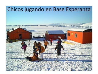 Chicos jugando en Base Esperanza 