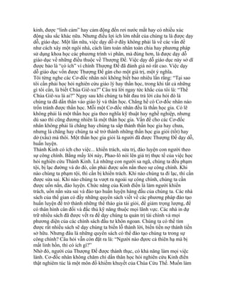 kinh, được “linh cảm” hay cảm động đến rơi nước mắt hay có nhiều xúc
động sâu sắc khác nữa. Nhưng điều lợi ích lớn nhất của chúng ta là được dạy
dỗ, giáo dục. Một lần nữa, việc dạy dỗ ở đây không phải là về các vấn đề
như cách xây một ngôi nhà, cách làm toán nhân toán chia hay phương pháp
sử dụng khoa học các phương trình vi phân, mà đúng hơn, là được dạy dỗ
giáo dục về những điều thuộc về Thượng Đế. Việc dạy dỗ giáo dục này sở dĩ
được bảo là “có ích” vì chính Thượng Đế đã đánh giá nó rất cao. Việc dạy
dỗ giáo dục vốn được Thượng Đế gán cho một giá trị, một ý nghĩa.
Tôi từng nghe các Cơ-đốc nhân nói không biết bao nhiêu lần rằng: “Tại sao
tôi cần phải học hỏi nghiên cứu giáo lý hay thần học, trong khi tất cả những
gì tôi cần, là biết Chúa Giê-xu?” Câu trả lời ngay tức khắc của tôi là: “Thế
Chúa Giê-xu là ai?” Ngay sau khi chúng ta bắt đau trả lời câu hỏi đó là
chúng ta đã dấn thân vào giáo lý và thần học. Chẳng hề có Cơ-đốc nhân nào
trốn tránh được thần học. Mỗi một Cơ-đốc nhân đều là thần học gia. Có lẽ
không phải là một thần học gia theo nghĩa kỹ thuật hay nghề nghiệp, nhưng
dù sao thì cũng đương nhiên là một thần học gia. Vấn đề cho các Cơ-đốc
nhân không phải là chẳng hay chúng ta sắp thành thần học gia hay chưa,
nhưng là chẳng hay chúng ta sẽ trở thành những thần học gia giỏi (tốt) hay
dở (xấu) mà thôi. Một thần học gia giỏi là người đã được Thượng Đế dạy dỗ,
huấn luyện.
Thánh Kinh có ích cho việc... khiển trách, sửa trị, đào luyện con người theo
sự công chính. Bằng mấy lời này, Phao-lô nói lên giá trị thực tế của việc học
hỏi nghiên cứu Thánh Kinh. Là những con người sa ngã, chúng ta đều phạm
tội, bị lạc đường và do đó, cần phải được uốn nắn theo sự công chính. Khi
nào chúng ta phạm tội, thì cần bị khiển trách. Khi nào chúng ta đi lạc, thì cần
được sửa sai. Khi nào chúng ta vượt ra ngoài sự công chính, chúng ta cần
được uốn nắn, đào luyện. Chức năng của Kinh điển là làm người khiển
trách, uốn nắn sửa sai và đào tạo huấn luyện hàng đầu của chúng ta. Các nhà
sách của thế gian có đầy những quyển sách viết về các phương pháp đào tạo
huấn luyện để trở thành những thể tháo gia tài giỏi, để giảm trọng lượng, để
có thân hình cân đối và đắc thủ kỹ năng thuộc mọi lãnh vực. Các nhà in dự
trữ nhiều sách đã được vết ra để dạy chúng ta quản trị tài chính và mọi
phương diện của các chính sách đầu tư khôn ngoan. Chúng ta có thể tìm
được rất nhiều sách sẽ dạy chúng ta biến lỗ thành lời, biến tiền nợ thành tiền
sở hữu. Nhưng đâu là những quyển sách có thể đào tạo chúng ta trong sự
công chính? Câu hỏi vẫn còn đặt ra là: “Người nào đựơc cả thiên hạ mà bị
mất linh hồn, thì có ích gì?”
Nhờ đó, người của Thượng Đế được thành thục, có khả năng làm mọi việc
lành. Cơ-đốc nhân không chăm chỉ dấn thân học hỏi nghiên cứu Kinh điển
thật nghiêm túc là một môn đồ khiếm khuyết của Chúa Cứu Thế. Muốn làm
 