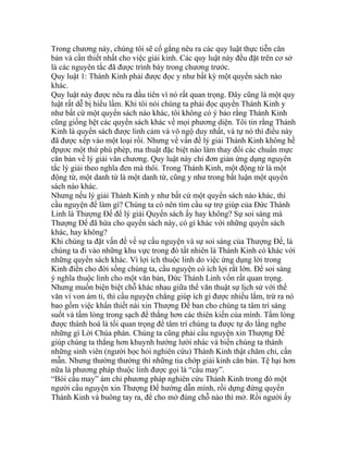 Trong chương này, chúng tôi sẽ cố gắng nêu ra các quy luật thực tiễn căn
bản và cần thiết nhất cho việc giải kinh. Các quy luật này đều đặt trên cơ sở
là các nguyên tắc đã được trình bày trong chương trước.
Quy luật 1: Thánh Kinh phải được đọc y như bất kỳ một quyển sách nào
khác.
Quy luật này được nêu ra đầu tiên vì nó rất quan trọng. Đây cũng là một quy
luật rất dễ bị hiểu lầm. Khi tôi nói chúng ta phải đọc quyển Thánh Kinh y
như bất cứ một quyển sách nào khác, tôi không có ý bảo rằng Thánh Kinh
cũng giống hệt các quyển sách khác về mọi phương diện. Tôi tin rằng Thánh
Kinh là quyển sách được linh cảm và vô ngộ duy nhất, và tự nó thì điều này
đã được xếp vào một loại rồi. Nhưng về vấn đề lý giải Thánh Kinh không hề
đpựơc một thứ phù phép, ma thuật đặc biệt nào làm thay đổi các chuẩn mực
căn bản về lý giải văn chương. Quy luật này chỉ đơn giản ứng dụng nguyên
tắc lý giải theo nghĩa đen mà thôi. Trong Thánh Kinh, một động từ là một
động từ, một danh từ là một danh từ, cũng y như trong bất luận một quyển
sách nào khác.
Nhưng nếu lý giải Thánh Kinh y như bất cứ một quyển sách nào khác, thì
cầu nguyện để làm gì? Chúng ta có nên tìm cầu sự trợ giúp của Đức Thánh
Linh là Thượng Đế để lý giải Quyển sách ấy hay không? Sự soi sáng mà
Thượng Đế đã hứa cho quyển sách này, có gì khác với những quyển sách
khác, hay không?
Khi chúng ta đặt vấn đề về sự cầu nguyện và sự soi sáng của Thượng Đế, là
chúng ta đi vào những khu vực trong đó tất nhiên là Thánh Kinh có khác với
những quyển sách khác. Vì lợi ích thuộc linh do việc ứng dụng lời trong
Kinh điển cho đời sống chúng ta, cầu nguyện có ích lợi rất lớn. Để soi sáng
ý nghĩa thuộc linh cho một văn bản, Đức Thánh Linh vốn rất quan trọng.
Nhưng muốn biện biệt chỗ khác nhau giữa thể văn thuật sự lịch sử với thể
văn ví von ám tỉ, thì cầu nguyện chẳng giúp ích gì được nhiều lắm, trừ ra nó
bao gồm việc khẩn thiết nài xin Thượng Đế ban cho chúng ta tâm trí sáng
suốt và tấm lòng trong sạch để thắng hơn các thiên kiến của mình. Tấm lòng
được thánh hoá là tối quan trọng để tâm trí chúng ta được tự do lắng nghe
những gì Lời Chúa phán. Chúng ta cũng phải cầu nguyện xin Thượng Đế
giúp chúng ta thắng hơn khuynh hướng lười nhác và biến chúng ta thành
những sinh viên (người học hỏi nghiên cứu) Thánh Kinh thật chăm chỉ, cần
mẫn. Nhưng thường thường thì những tia chớp giải kinh căn bản. Tệ hại hơn
nữa là phương pháp thuộc linh được gọi là “cầu may”.
“Bói cầu may” ám chỉ phương pháp nghiên cứu Thánh Kinh trong đó một
người cầu nguyện xin Thượng Đế hướng dẫn mình, rồi dựng đứng quyển
Thánh Kinh và buông tay ra, để cho mở đúng chỗ nào thì mở. Rồi người ấy
 