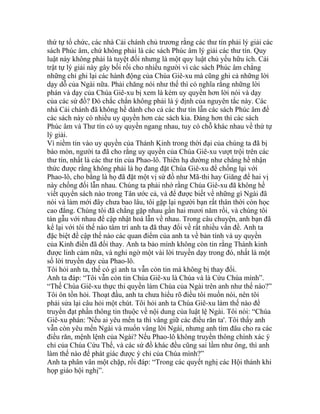 thứ tự tổ chức, các nhà Cải chánh chủ trương rằng các thư tín phải lý giải các
sách Phúc âm, chứ không phải là các sách Phúc âm lý giải các thư tín. Quy
luật này không phải là tuyệt đối nhưng là một quy luật chủ yếu hữu ích. Cái
trật tự lý giải này gây bối rối cho nhiều người vì các sách Phúc âm chẳng
những chỉ ghi lại các hành động của Chúa Giê-xu mà cũng ghi cả những lời
dạy dỗ của Ngài nữa. Phải chăng nói như thế thì có nghĩa rằng những lời
phán và dạy của Chúa Giê-xu bị xem là kém uy quyền hơn lời nói và dạy
của các sứ đồ? Đó chắc chắn không phải là ý định của nguyên tắc này. Các
nhà Cải chánh đã không hề dành cho cả các thư tín lẫn các sách Phúc âm để
các sách này có nhiều uy quyền hơn các sách kia. Đáng hơn thì các sách
Phúc âm và Thư tín có uy quyền ngang nhau, tuy có chỗ khác nhau về thứ tự
lý giải.
Vì niềm tin vào uy quyền của Thánh Kinh trong thời đại của chúng ta đã bị
bào mòn, người ta đã cho rằng uy quyền của Chúa Giê-xu vượt trội trên các
thư tín, nhất là các thư tín của Phao-lô. Thiên hạ dường như chẳng hề nhận
thức được rằng không phải là họ đang đặt Chúa Giê-xu để chống lại với
Phao-lô, cho bằng là họ đã đặt một vị sứ đồ như Mã-thi hay Giăng để hai vị
này chống đối lẫn nhau. Chúng ta phải nhớ rằng Chúa Giê-xu đã không hề
viết quyển sách nào trong Tân ước cả, và để được biết về những gì Ngài đã
nói và làm mới đây chưa bao lâu, tôi gặp lại người bạn rất thân thời còn học
cao đẳng. Chúng tôi đã chẳng gặp nhau gần hai mươi năm rồi, và chúng tôi
tán gẫu với nhau để cập nhật hoá lẫn về nhau. Trong câu chuyện, anh bạn đã
kể lại với tôi thế nào tâm trí anh ta đã thay đổi về rất nhiều vấn đề. Anh ta
đặc biệt đề cập thế nào các quan điểm của anh ta về bản tính và uy quyền
của Kinh điển đã đổi thay. Anh ta bảo mình không còn tin rằng Thánh kinh
được linh cảm nữa, và nghi ngờ một vài lời truyền dạy trong đó, nhất là một
số lời truyền dạy của Phao-lô.
Tôi hỏi anh ta, thế có gì anh ta vẫn còn tin mà không bị thay đổi.
Anh ta đáp: “Tôi vẫn còn tin Chúa Giê-xu là Chúa và là Cứu Chúa mình”.
“Thế Chúa Giê-xu thực thi quyền làm Chúa của Ngài trên anh như thế nào?”
Tôi ôn tồn hỏi. Thoạt đầu, anh ta chưa hiểu rõ điều tôi muốn nói, nên tôi
phải sửa lại câu hỏi một chút. Tôi hỏi anh ta Chúa Giê-xu làm thế nào để
truyền đạt phần thông tin thuộc về nội dung của luật lệ Ngài. Tôi nói: “Chúa
Giê-xu phán: 'Nếu ai yêu mến ta thì vâng giữ các điều răn ta'. Tôi thấy anh
vẫn còn yêu mến Ngài và muốn vâng lời Ngài, nhưng anh tìm đâu cho ra các
điều răn, mệnh lệnh của Ngài? Nếu Phao-lô không truyền thông chính xác ý
chỉ của Chúa Cứu Thế, và các sứ đồ khác đều cũng sai lầm như ông, thì anh
làm thế nào để phát giác được ý chỉ của Chúa mình?”
Anh ta phân vân một chặp, rồi đáp: “Trong các quyết nghị các Hội thánh khi
họp giáo hội nghị”.
 