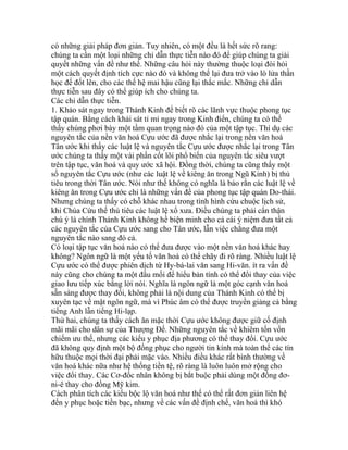 có những giải pháp đơn giản. Tuy nhiên, có một đều là hết sức rõ rang:
chúng ta cần một loại những chỉ dẫn thực tiễn nào đó để giúp chúng ta giải
quyết những vấn đề như thế. Những câu hỏi này thường thuộc loại đòi hỏi
một cách quyết định tích cực nào đó và không thể lại đưa trở vào lò lửa thần
học để đốt lên, cho các thế hệ mai hậu cũng lại thắc mắc. Những chỉ dẫn
thực tiễn sau đây có thể giúp ích cho chúng ta.
Các chỉ dẫn thực tiễn.
1. Khảo sát ngay trong Thánh Kinh để biết rõ các lãnh vực thuộc phong tục
tập quán. Bằng cách khải sát tỉ mỉ ngay trong Kinh điển, chúng ta có thể
thấy chúng phơi bày một tầm quan trọng nào đó của một tập tục. Thí dụ các
nguyên tắc của nền văn hoá Cựu ước đã được nhắc lại trong nền văn hoá
Tân ước khi thấy các luật lệ và nguyên tắc Cựu ước được nhắc lại trong Tân
ước chúng ta thấy một vài phần cốt lõi phổ biến của nguyên tắc siêu vượt
trên tập tục, văn hoá và quy ước xã hội. Đồng thời, chúng ta cũng thấy một
số nguyên tắc Cựu ước (như các luật lệ về kiêng ăn trong Ngũ Kinh) bị thủ
tiêu trong thời Tân ước. Nói như thế không có nghĩa là bảo rằn các luật lệ về
kiêng ăn trong Cựu ước chỉ là những vấn đề của phong tục tập quán Do-thái.
Nhưng chúng ta thấy có chỗ khác nhau trong tình hình cứu chuộc lịch sử,
khi Chúa Cứu thế thủ tiêu các luật lệ xổ xưa. Điều chúng ta phải cẩn thận
chú ý là chính Thánh Kinh không hề biện minh cho cả cái ý niệm đưa tất cả
các nguyên tắc của Cựu ước sang cho Tân ước, lẫn việc chẳng đưa một
nguyên tắc nào sang đó cả.
Có loại tập tục văn hoá nào có thể đưa được vào một nền văn hoá khác hay
không? Ngôn ngữ là một yếu tố văn hoá có thể chãy đi rõ ràng. Nhiều luật lệ
Cựu ước có thể được phiên dịch từ Hy-bá-lai văn sang Hi-văn. ít ra vấn đề
này cũng cho chúng ta một đầu mối để hiểu bản tính có thể đổi thay của việc
giao lưu tiếp xúc bằng lời nói. Nghĩa là ngôn ngữ là một góc cạnh văn hoá
sẵn sàng được thay đổi, không phải là nội dung của Thánh Kinh có thể bị
xuyên tạc về mặt ngôn ngữ, mà vì Phúc âm có thể được truyền giảng cả bằng
tiếng Anh lẫn tiếng Hi-lạp.
Thứ hai, chúng ta thấy cách ăn mặc thời Cựu ước không được giữ cố định
mãi mãi cho dân sự của Thượng Đế. Những nguyên tắc về khiêm tốn vốn
chiếm ưu thế, nhưng các kiểu y phục địa phương có thể thay đổi. Cựu ước
đã không quy định một bộ đồng phục cho người tin kính mà toàn thể các tín
hữu thuộc mọi thời đại phải mặc vào. Nhiều điều khác rất bình thường về
văn hoá khác nữa như hệ thống tiền tệ, rõ ràng là luôn luôn mở rộng cho
việc đổi thay. Các Cơ-đốc nhân không bị bắt buộc phải dùng một đồng đơ-
ni-ê thay cho đồng Mỹ kim.
Cách phân tích các kiểu bộc lộ văn hoá như thế có thể rất đơn giản liên hệ
đến y phục hoặc tiền bạc, nhưng về các vấn đề định chế, văn hoá thì khó
 