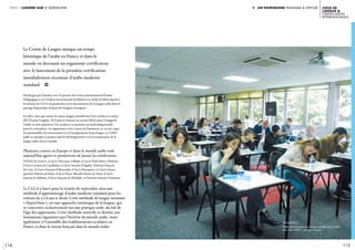 114 115
cous de
langue &
certification
internationale
V. un patrimoine transmis & diffusépartie 1 lumière sur le patrimoine
Plusieurs centres en Europe et dans le monde arabe sont
aujourd’hui agrées et permettent de passer la certification
l’IFAGE de Genève, Le lycée Descartes à Rabat, le Lycée Paul Valéry à Meknès,
le lycée Lyautey de Casablanca, le lycée français d’Agadir, l’Institut français
du Caire, le Lycée français d’Alexandrie, le lycée Bonaparte et le lycée franco-
qatarien Voltaire de Doha, le lycée Pierre-Mendès France de Tunis, le lycée
français de Bahreïn, le lycée français de Djeddah, et l’Institut français d’Amman
légende //
CIMA, salle d’examen de la session de Paris, 6 juin 2019.
IMA, Paris. CRédit : © Patrick Bergeot.
Le Centre de Langue marque un temps
historique de l’arabe en France et dans le
monde en devenant un organisme certificateur
avec le lancement de la première certification
mondialement reconnue d’arabe moderne
standard. i	
Développé par l’Institut avec l’expertise du Centre International d’études
Pédagogiques, le Certificat International de Maîtrise en Arabe (CIMA) répond à
la mission du CLCA de promotion et de rayonnement de la langue arabe dans le
paysage linguistique français des langues étrangères.
En effet, alors que toutes les autres langues bénéficient d’un certificat reconnu
(IELTS pour l’anglais, TCF pour le français ou encore DELE pour l’espagnol)
l’arabe en était dépourvu. Un certificat est pourtant un outil indispensable
pour les entreprises, les organismes et les centres de formation, et est une étape
incontournable à la structuration et à l’enseignement d’une langue. Le CIMA
pallie ce manque et permet ainsi le développement et la reconnaissance de la
langue arabe dans le monde.
Le CLCA a lancé pour la rentrée de septembre 2019 une
méthode d’apprentissage d’arabe moderne standard pour les
enfants de 5 à 6 ans et demi. Cette méthode de langue nommée
« Hayyā binā », est une approche initiatique de la langue, qui
se concentre exclusivement sur une pratique orale, du fait de
l’âge des apprenants. Cette méthode nouvelle se destine aux
formations organisées par l’Institut du monde arabe, mais
également à l’ensemble des établissements scolaires en
France et dans le réseau français dans le monde arabe.
 